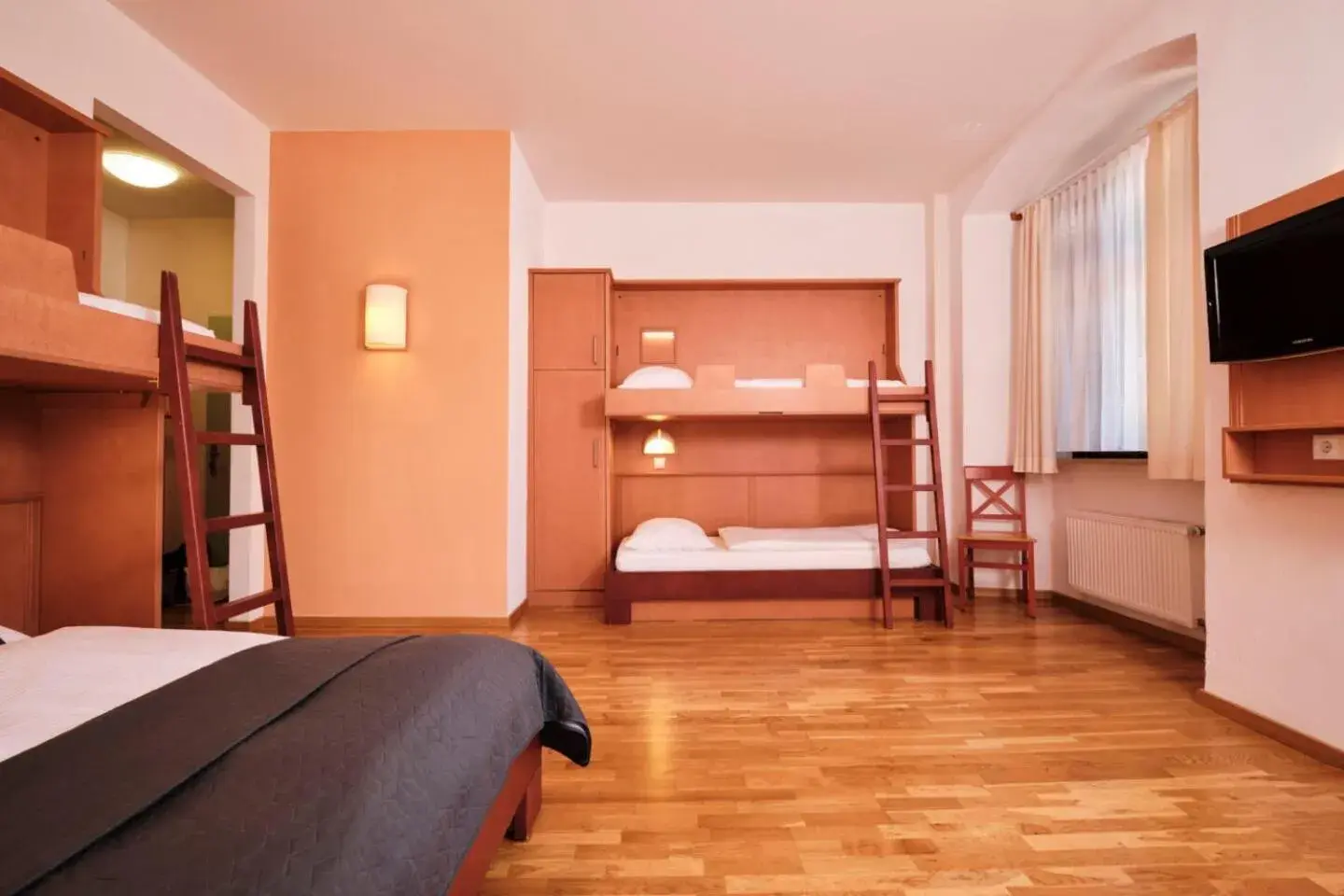 Quadruple Room in JUFA Hotel Meersburg am Bodensee Quadruple Room in JUFA Hotel Meersburg am Bodensee