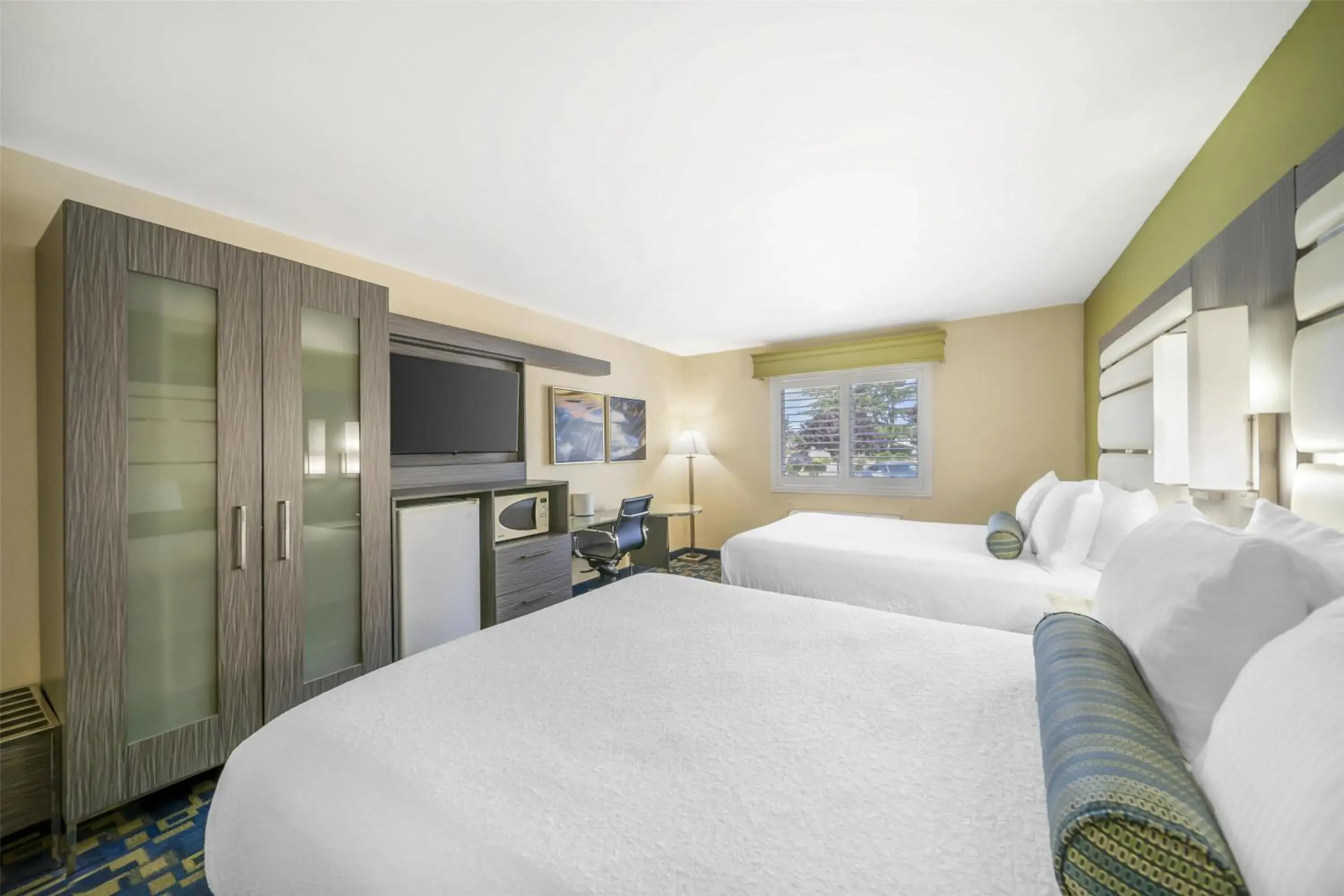 Queen Room with Two Queen Beds - Mobility Accessible/Non-Smoking in Best Western Antelope Inn & Suites Queen Room with Two Queen Beds - Mobility Accessible/Non-Smoking in Best Western Antelope Inn & Suites