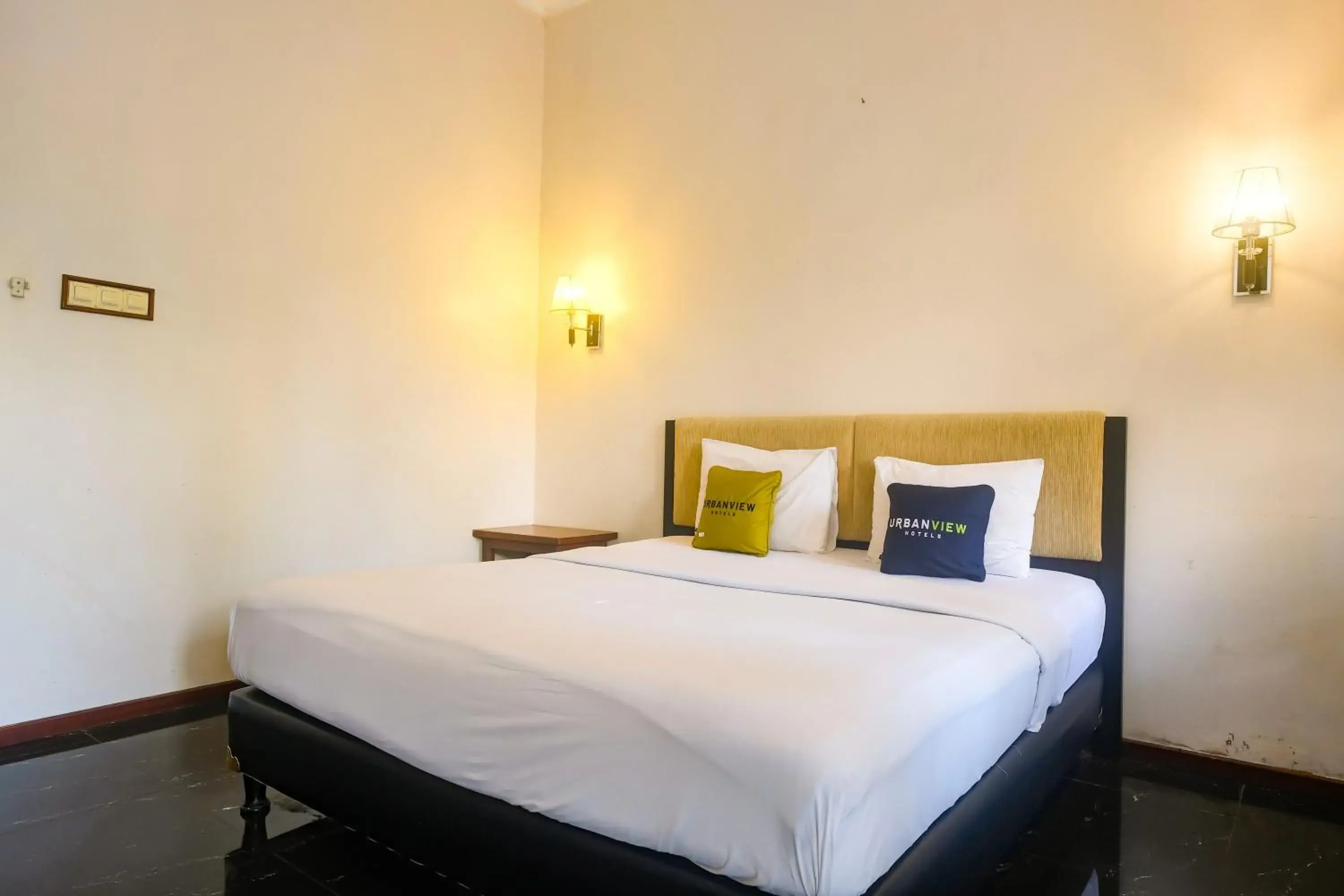 Deluxe Double Room in Urbanview Omah Pari Boutique Hotel Deluxe Double Room in Urbanview Omah Pari Boutique Hotel