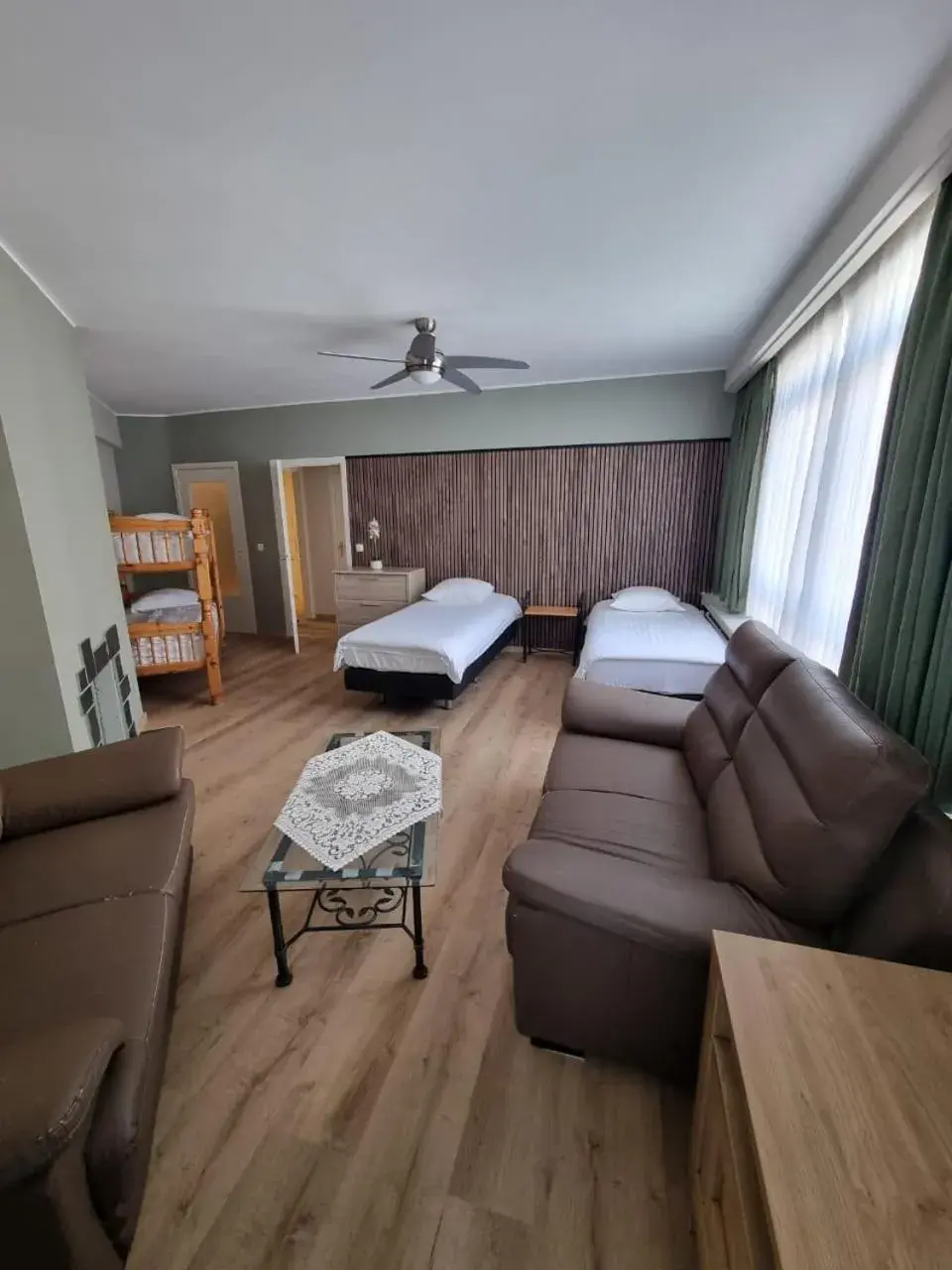 Deluxe Family Suite in Aparthotel Résidence Bara Midi Deluxe Family Suite in Aparthotel Résidence Bara Midi