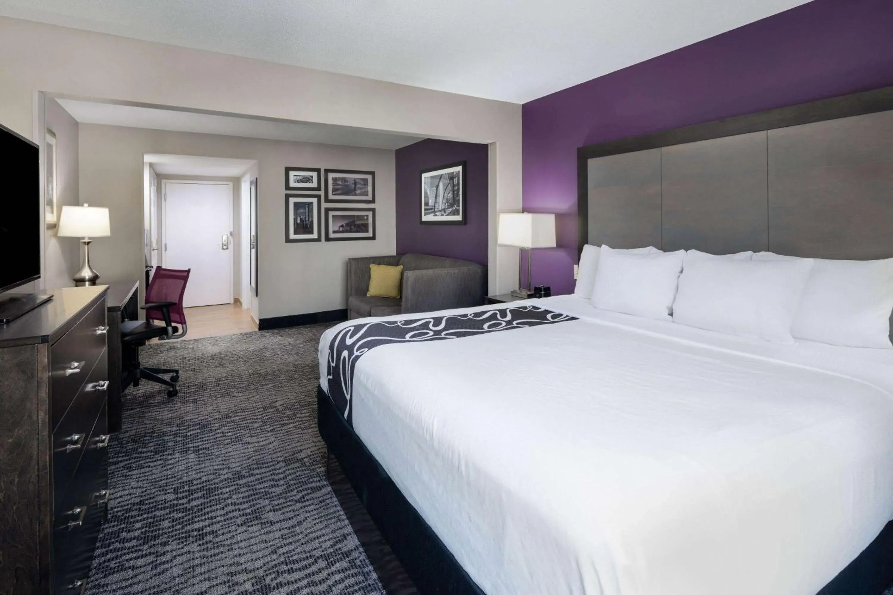 Executive King Room with Sofa Bed - Non-Smoking in La Quinta by Wyndham Kennesaw Executive King Room with Sofa Bed - Non-Smoking in La Quinta by Wyndham Kennesaw