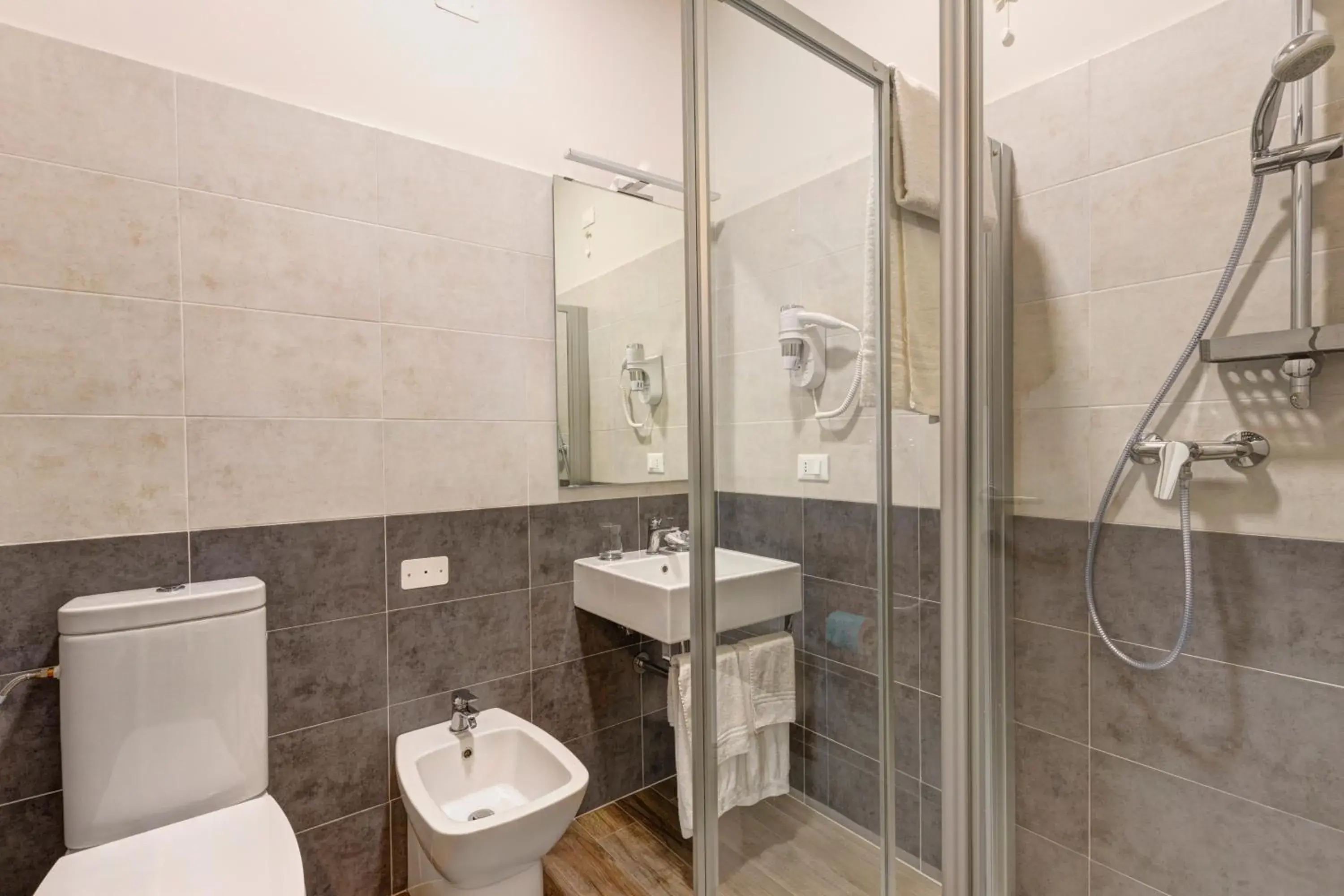 Classic Triple Room in Hotel Terme di Frasassi Classic Triple Room in Hotel Terme di Frasassi