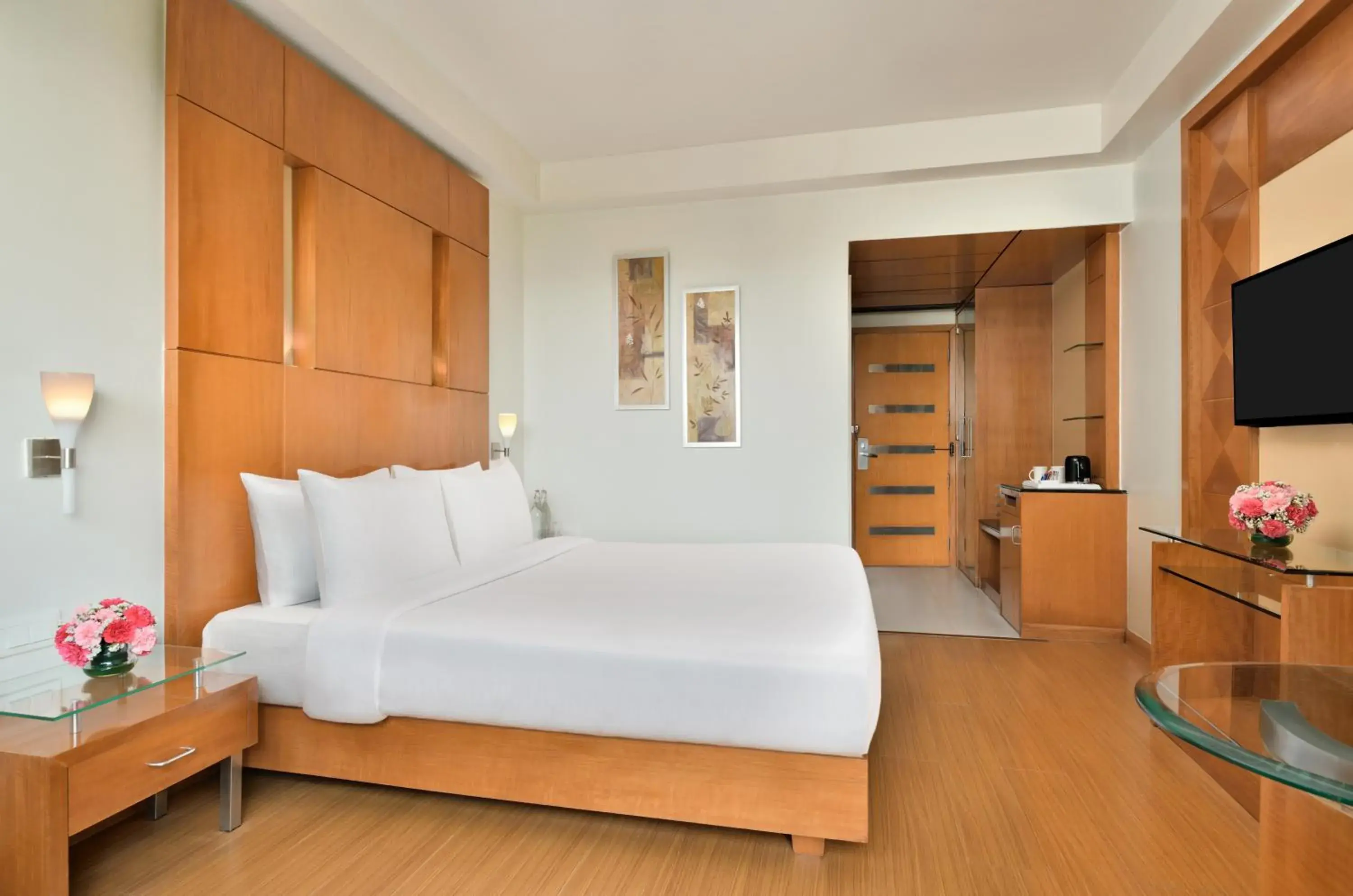 Business Double Non-Smoking Room in Ramada By Wyndham Jaipur Business Double Non-Smoking Room in Ramada By Wyndham Jaipur