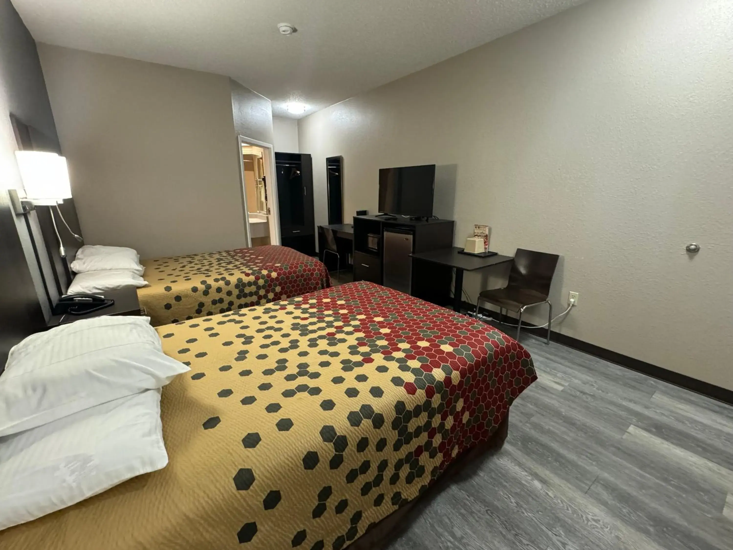 Double Room with Two Double Beds - Non-Smoking in Scottish Inns Ronks Double Room with Two Double Beds - Non-Smoking in Scottish Inns Ronks