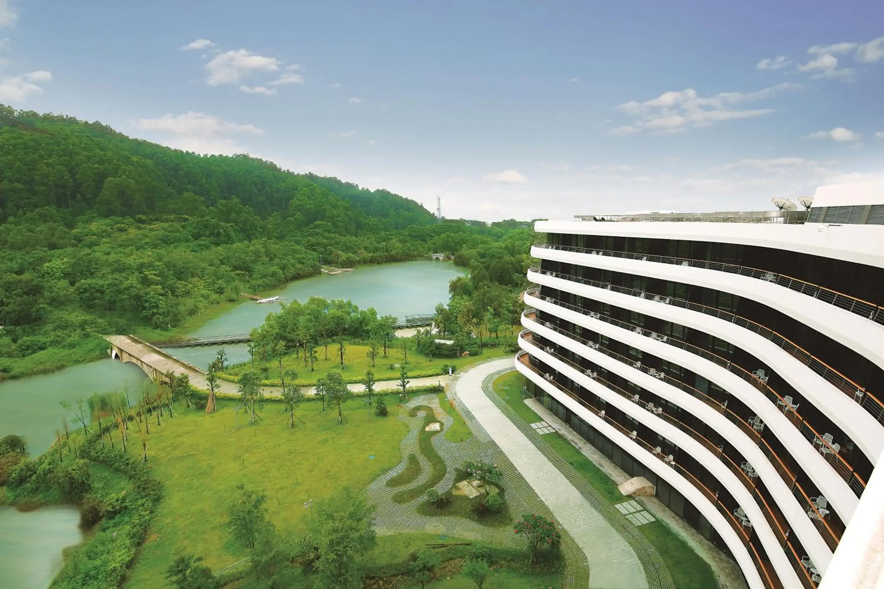 Deluxe Garden View Non-Smoking King Bed Room - single occupancy in Guangzhou Nansha Garden Hotel Deluxe Garden View Non-Smoking King Bed Room - single occupancy in Guangzhou Nansha Garden Hotel