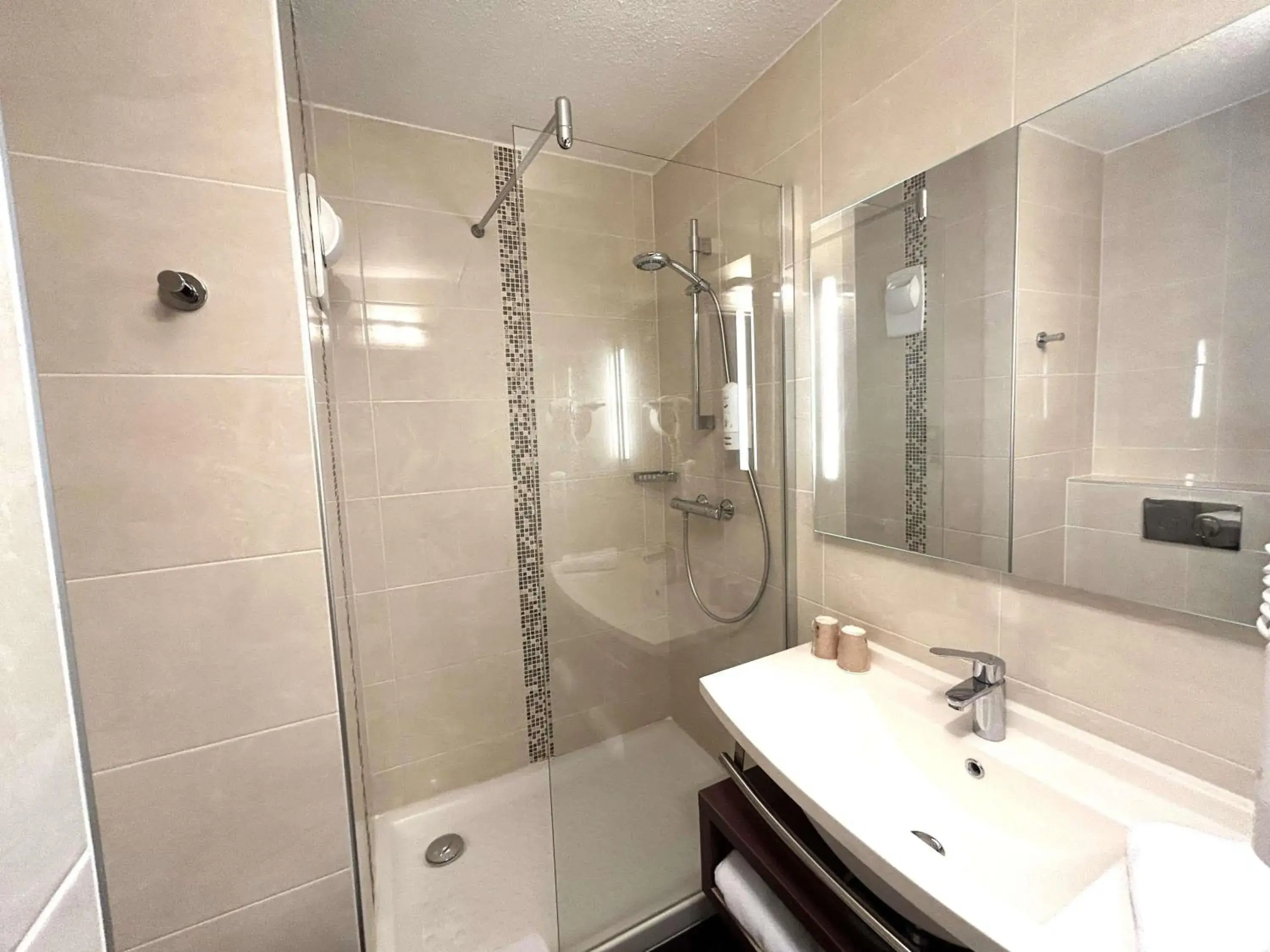 Standard Twin Room in ibis Styles Rouen Nord-Barentin Standard Twin Room in ibis Styles Rouen Nord-Barentin