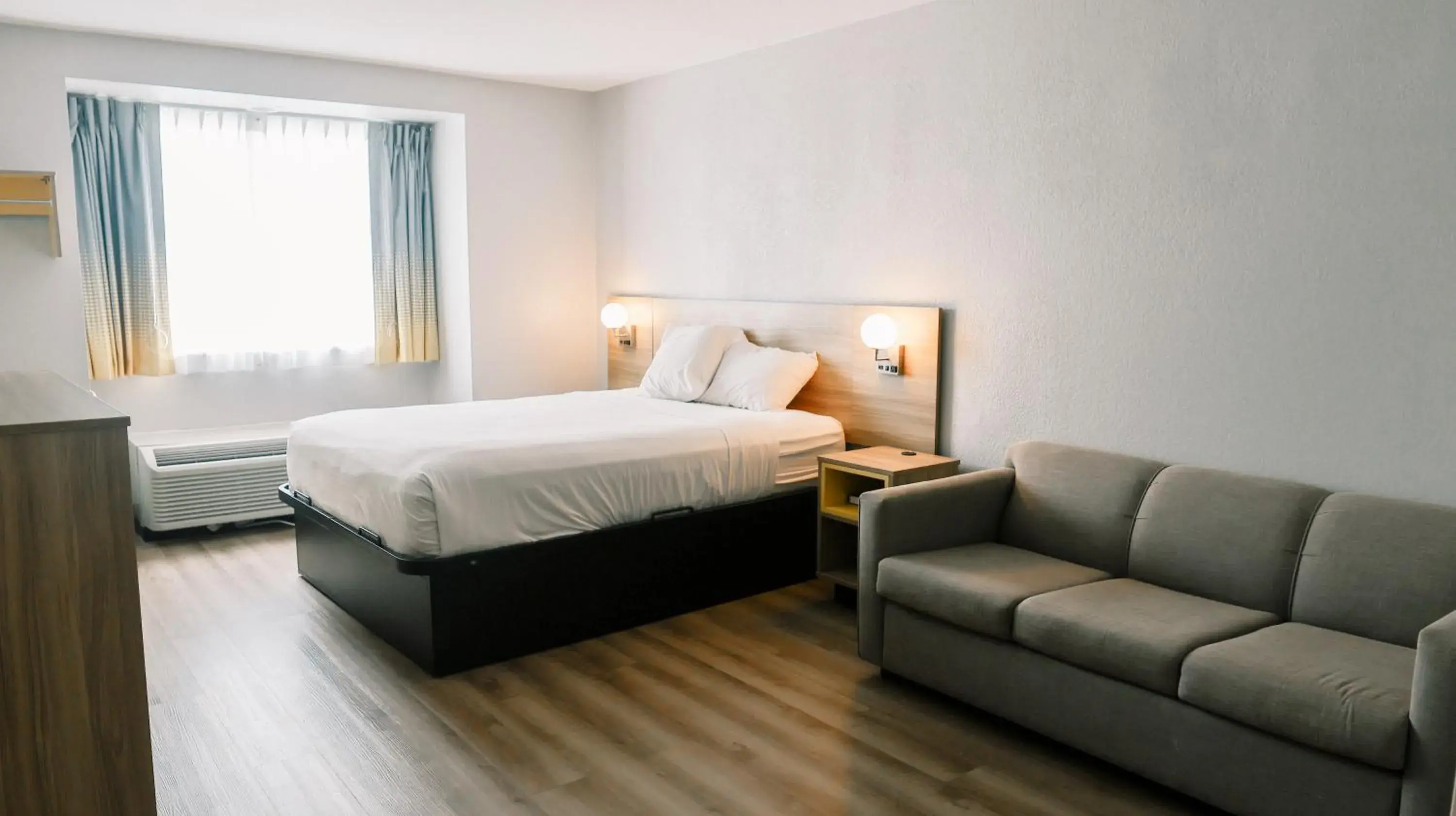 Queen Studio Suite - Non-Smoking in Microtel Inn & Suites by Wyndham Gulf Shores Queen Studio Suite - Non-Smoking in Microtel Inn & Suites by Wyndham Gulf Shores