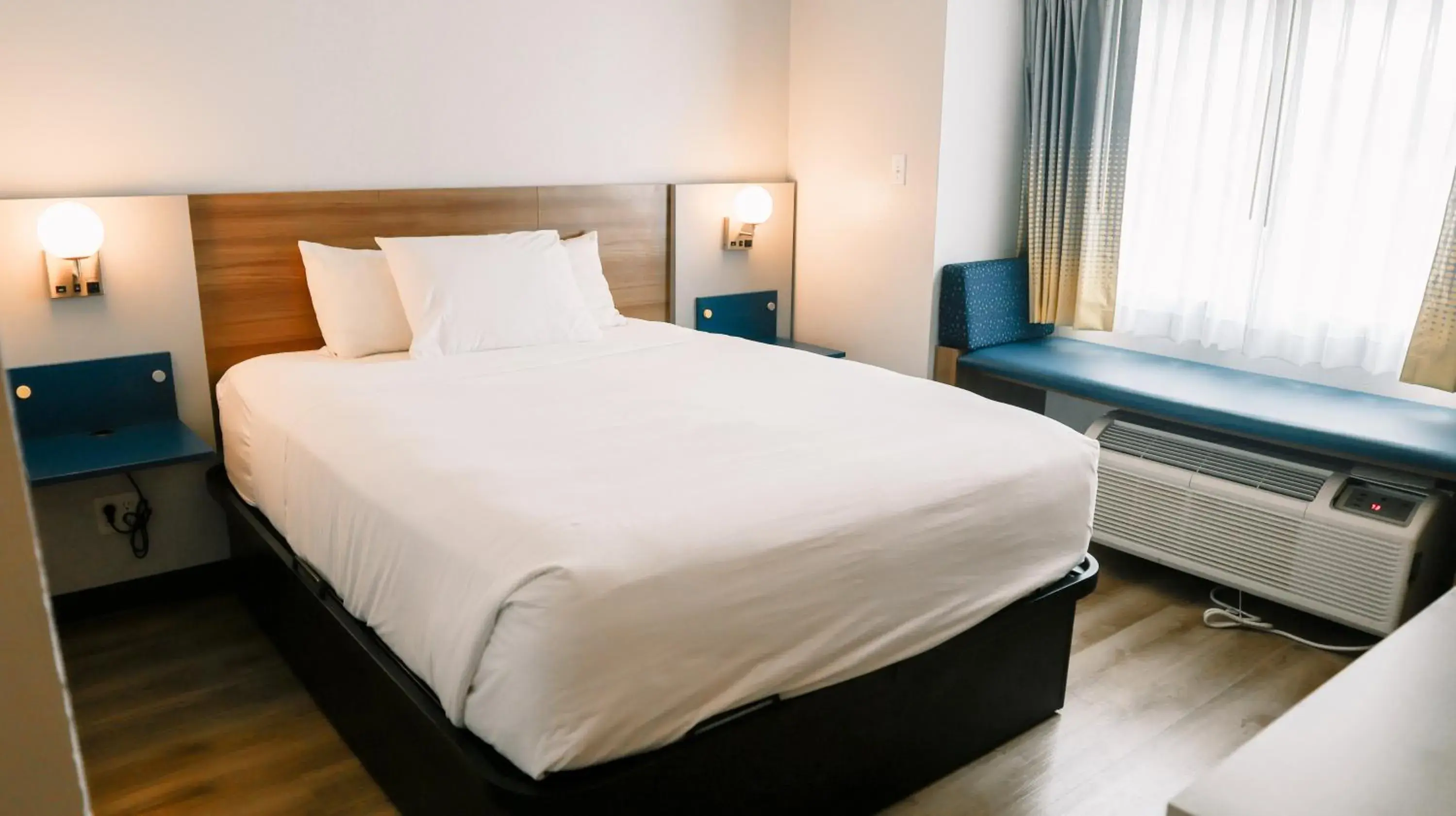 Queen Room - Disability Access/Non-Smoking in Microtel Inn & Suites by Wyndham Gulf Shores Queen Room - Disability Access/Non-Smoking in Microtel Inn & Suites by Wyndham Gulf Shores