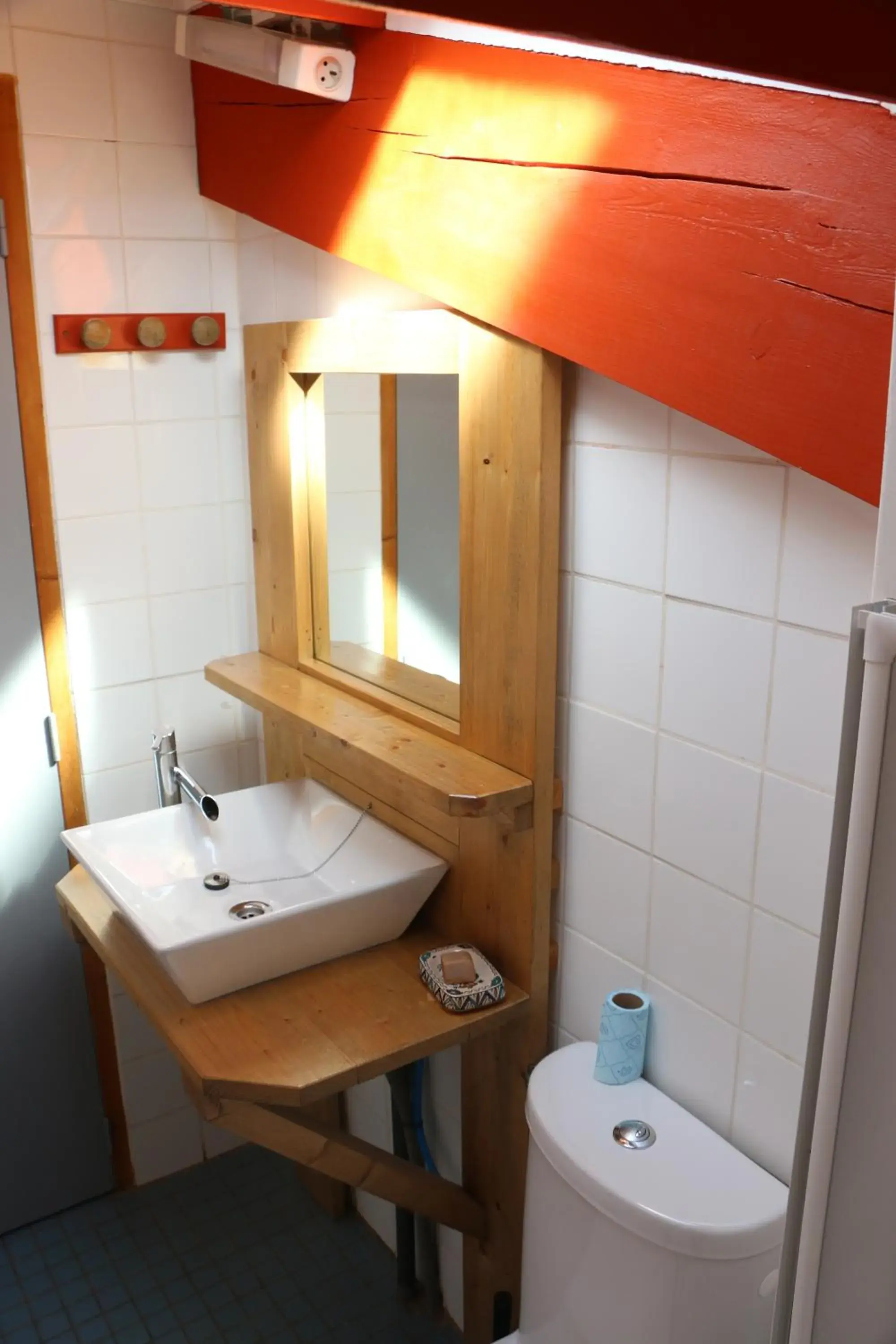 Twin Room with Bathroom - single occupancy in Chambres d'hôtes Gîte Saint Roch Twin Room with Bathroom - single occupancy in Chambres d'hôtes Gîte Saint Roch