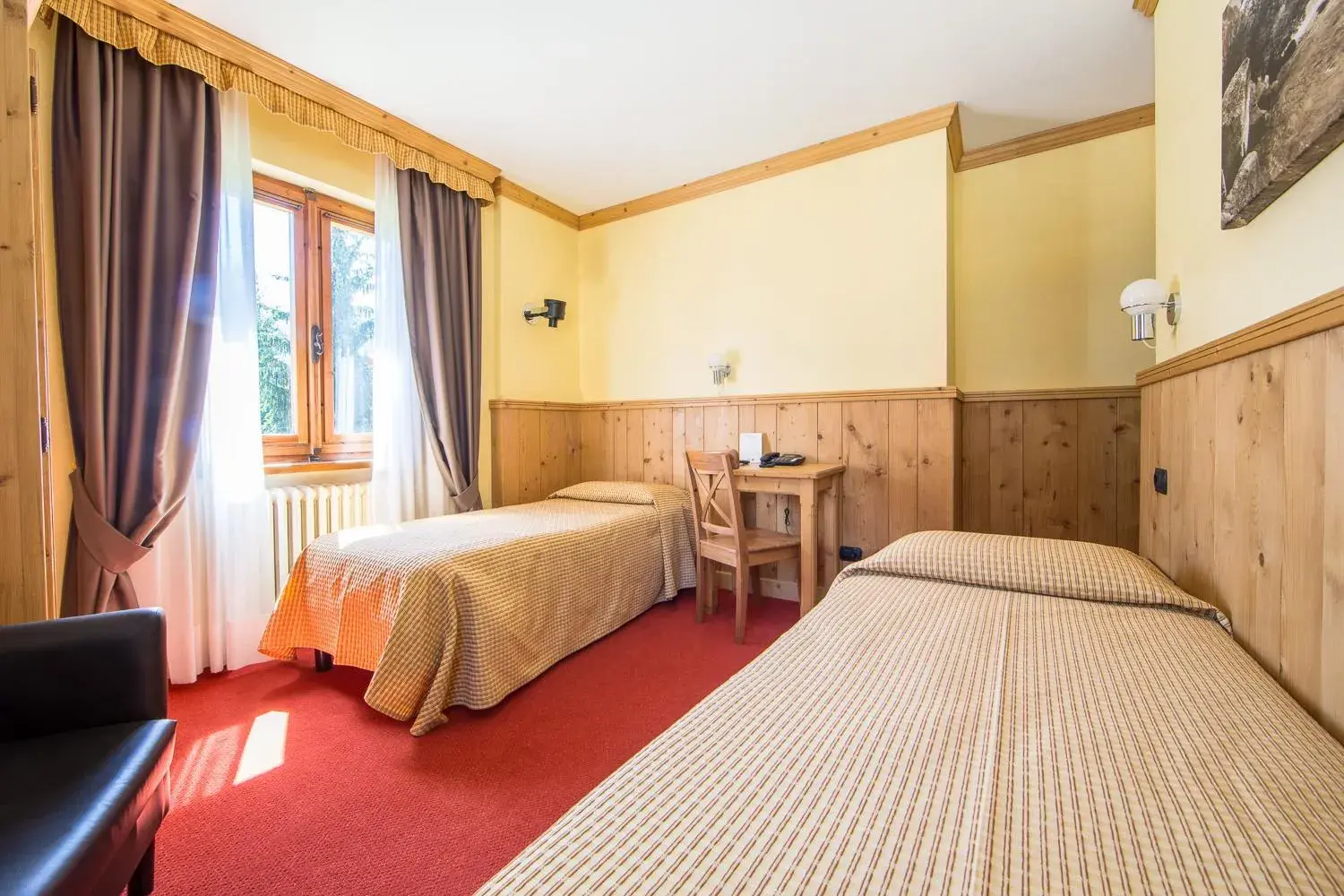 Classic Double or Twin Room with Balcony in Hotel Crampon Classic Double or Twin Room with Balcony in Hotel Crampon