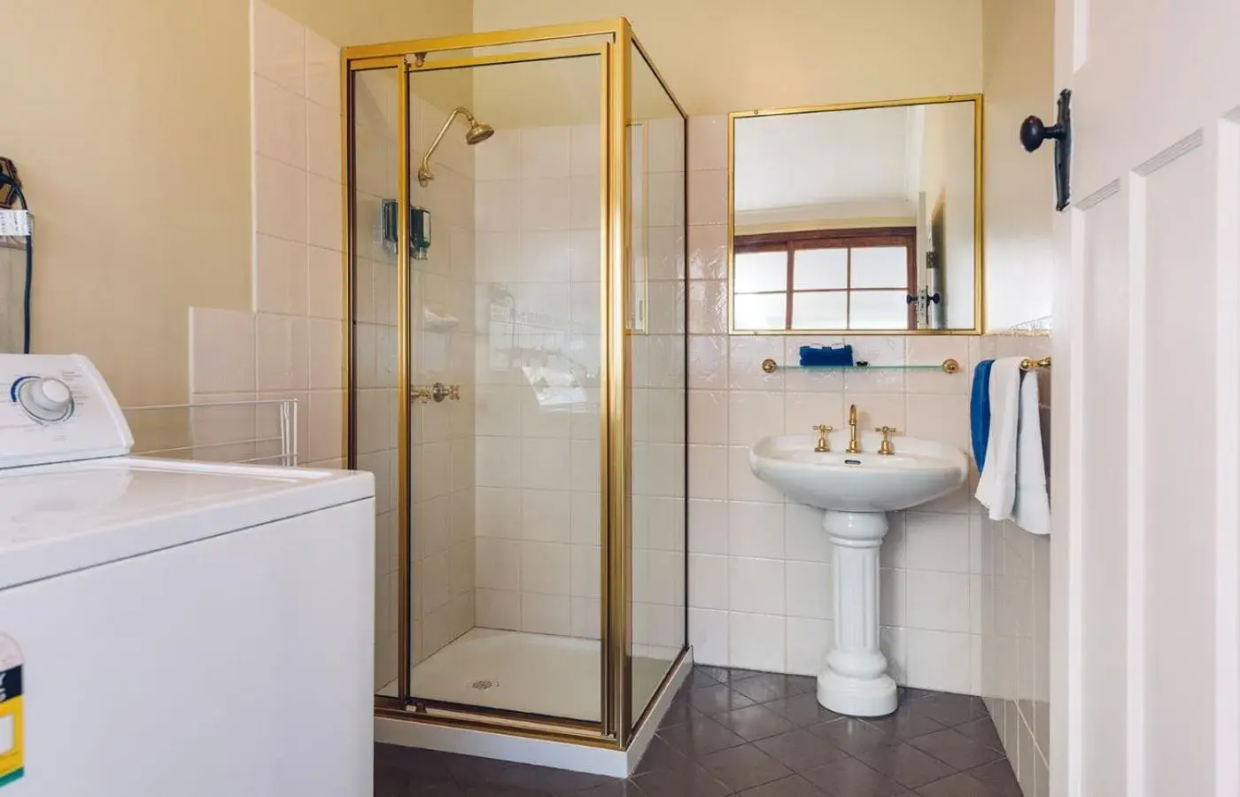 Three-Bedroom Apartment in Fitzroy Motor Inn Three-Bedroom Apartment in Fitzroy Motor Inn