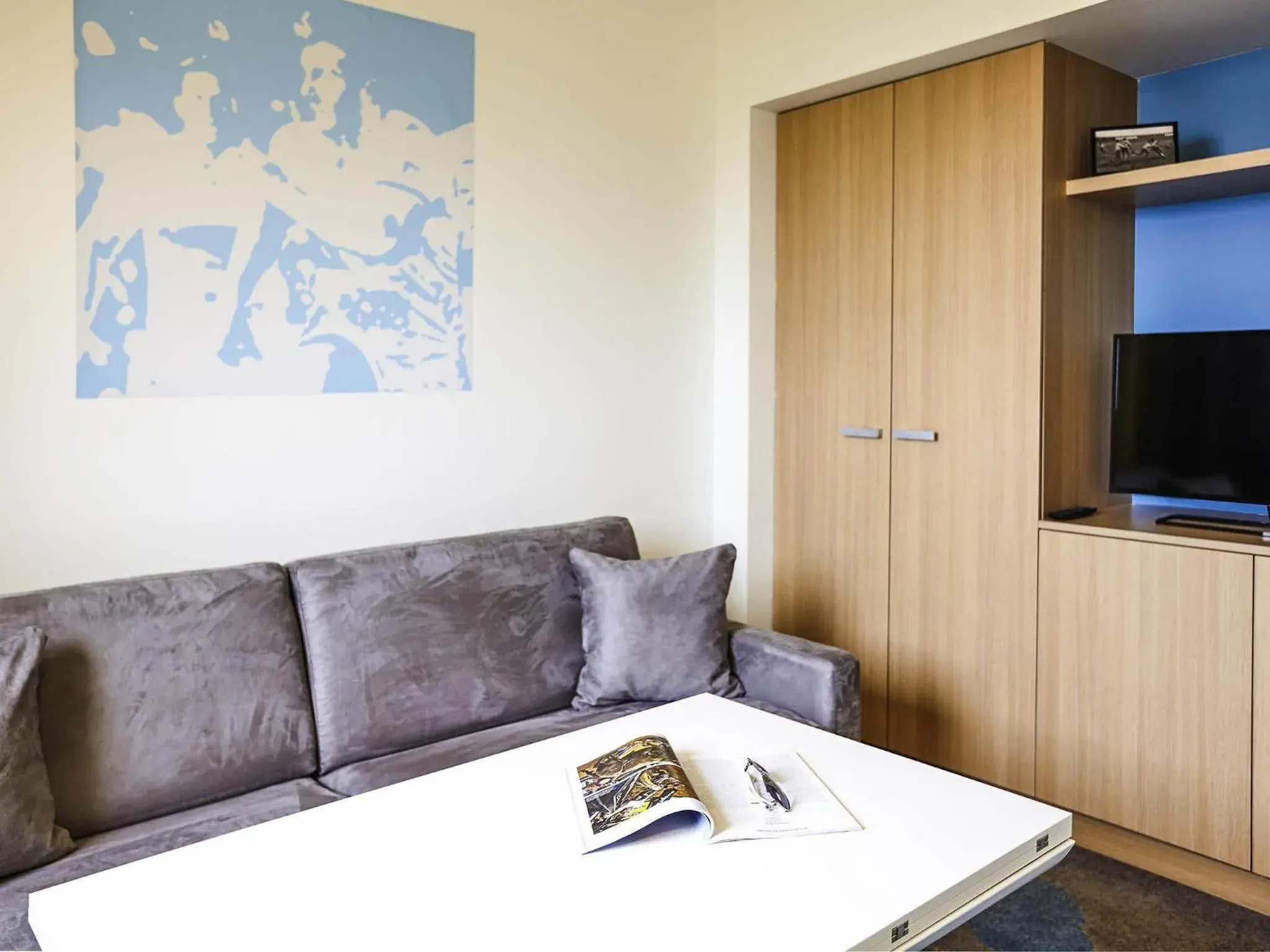 Standard Family Suite with One Double Bed and Sofa in ibis Styles Toulouse Nord Sesquieres Standard Family Suite with One Double Bed and Sofa in ibis Styles Toulouse Nord Sesquieres