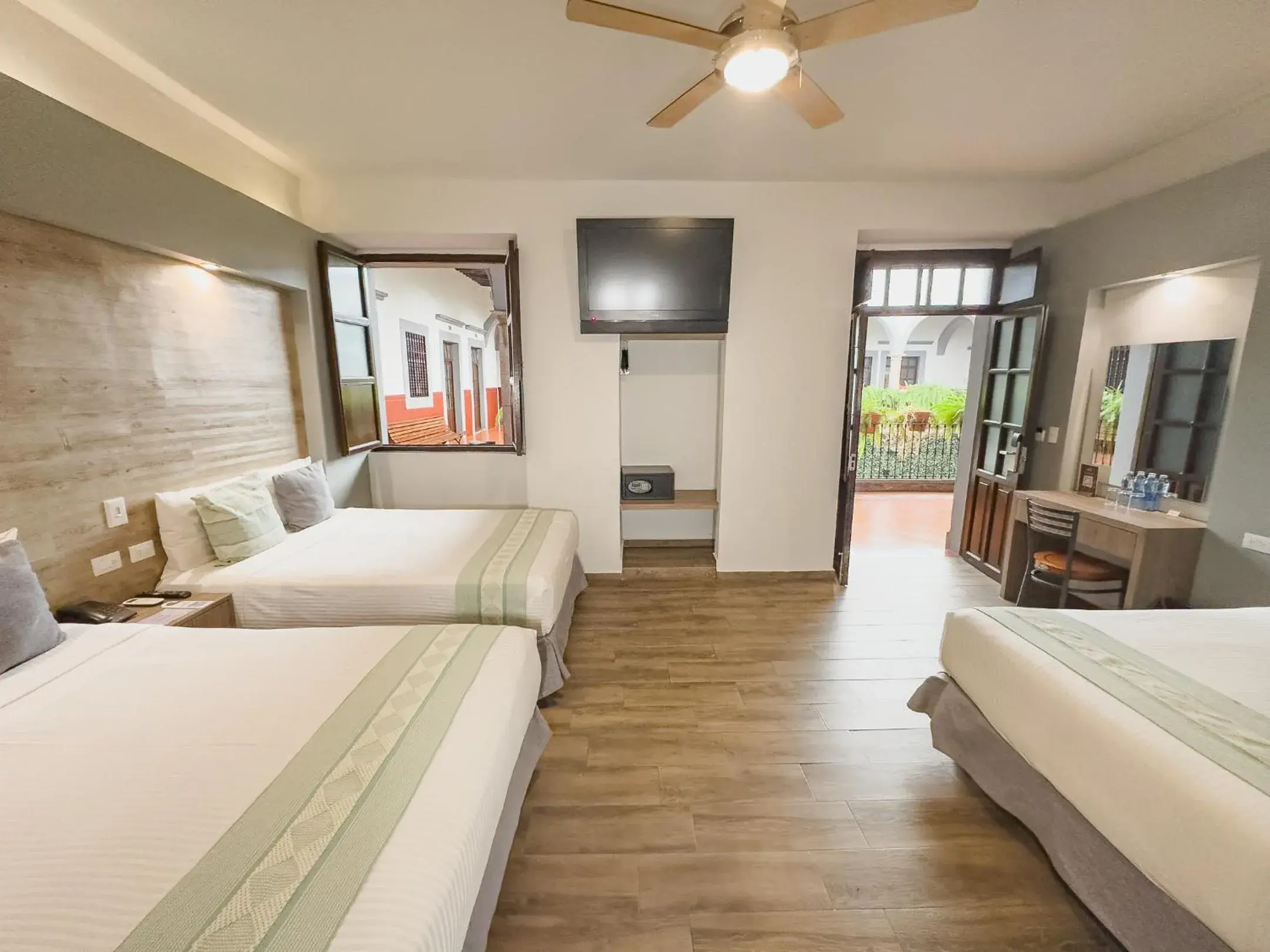 Standard Family Room in Hotel Hidalgo Standard Family Room in Hotel Hidalgo