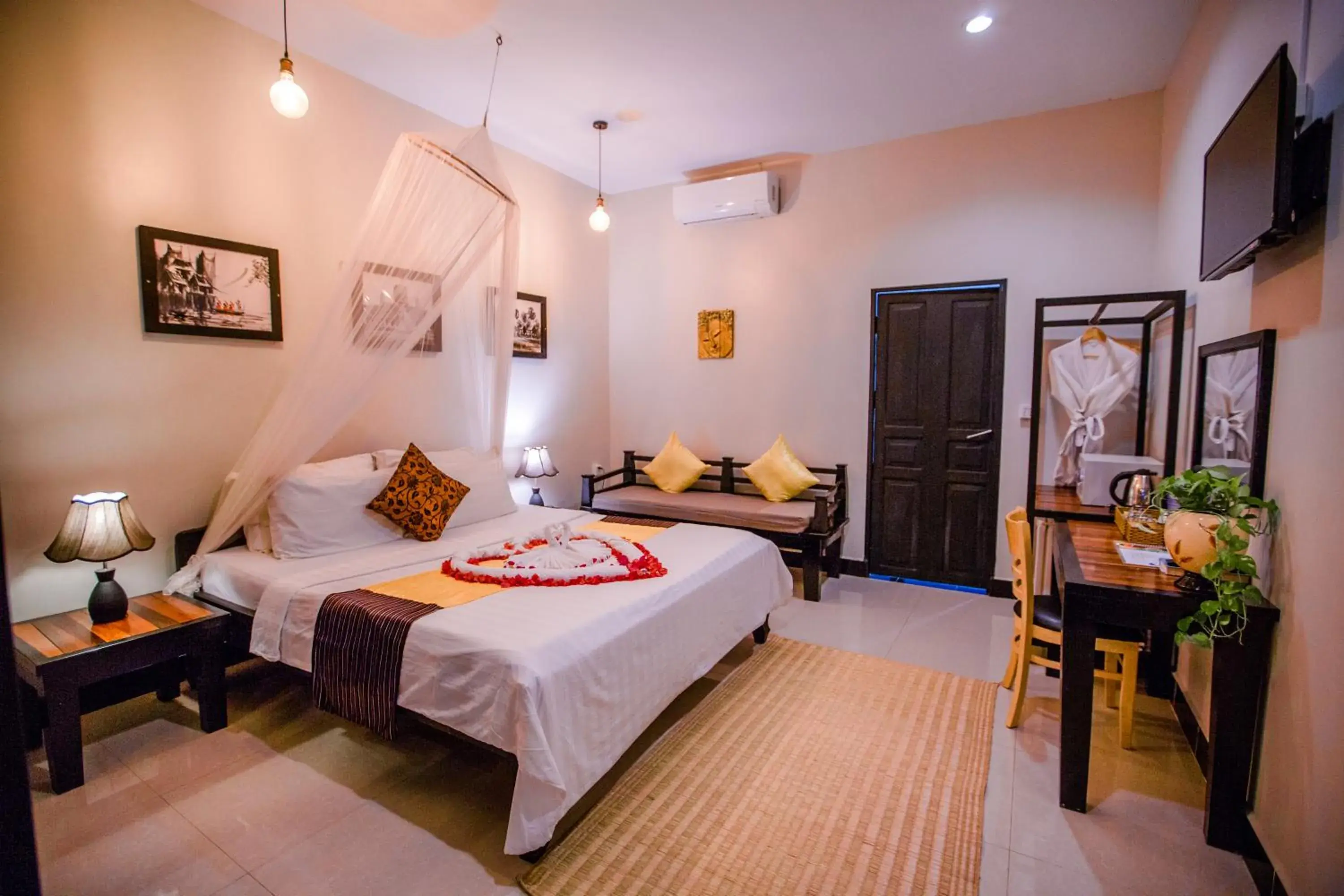 Superior King Room - Free Pickup in The Sanctuary Villa Battambang Superior King Room - Free Pickup in The Sanctuary Villa Battambang