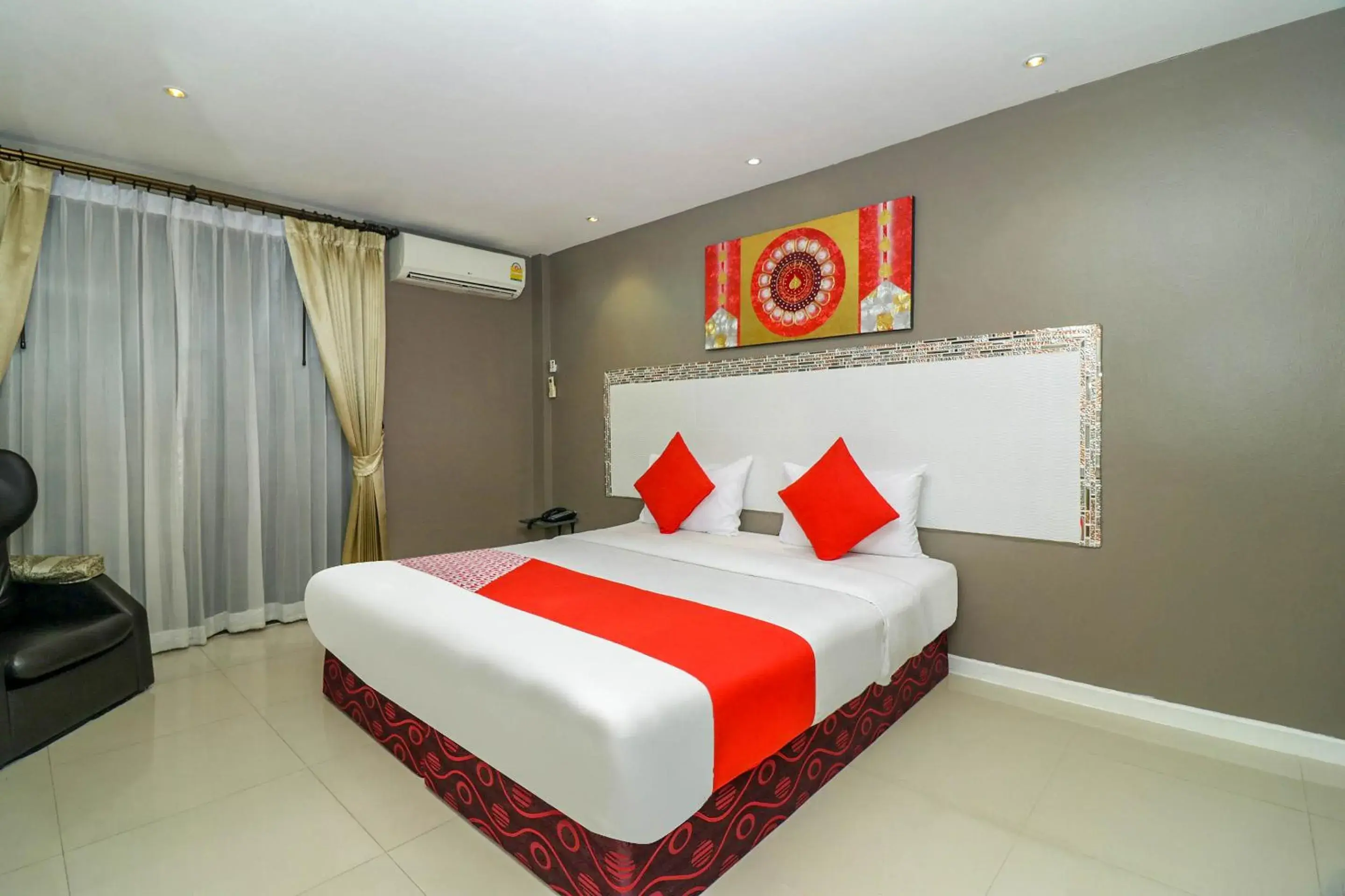 Standard Double Room in Natural Beach Hotel Pattaya Standard Double Room in Natural Beach Hotel Pattaya