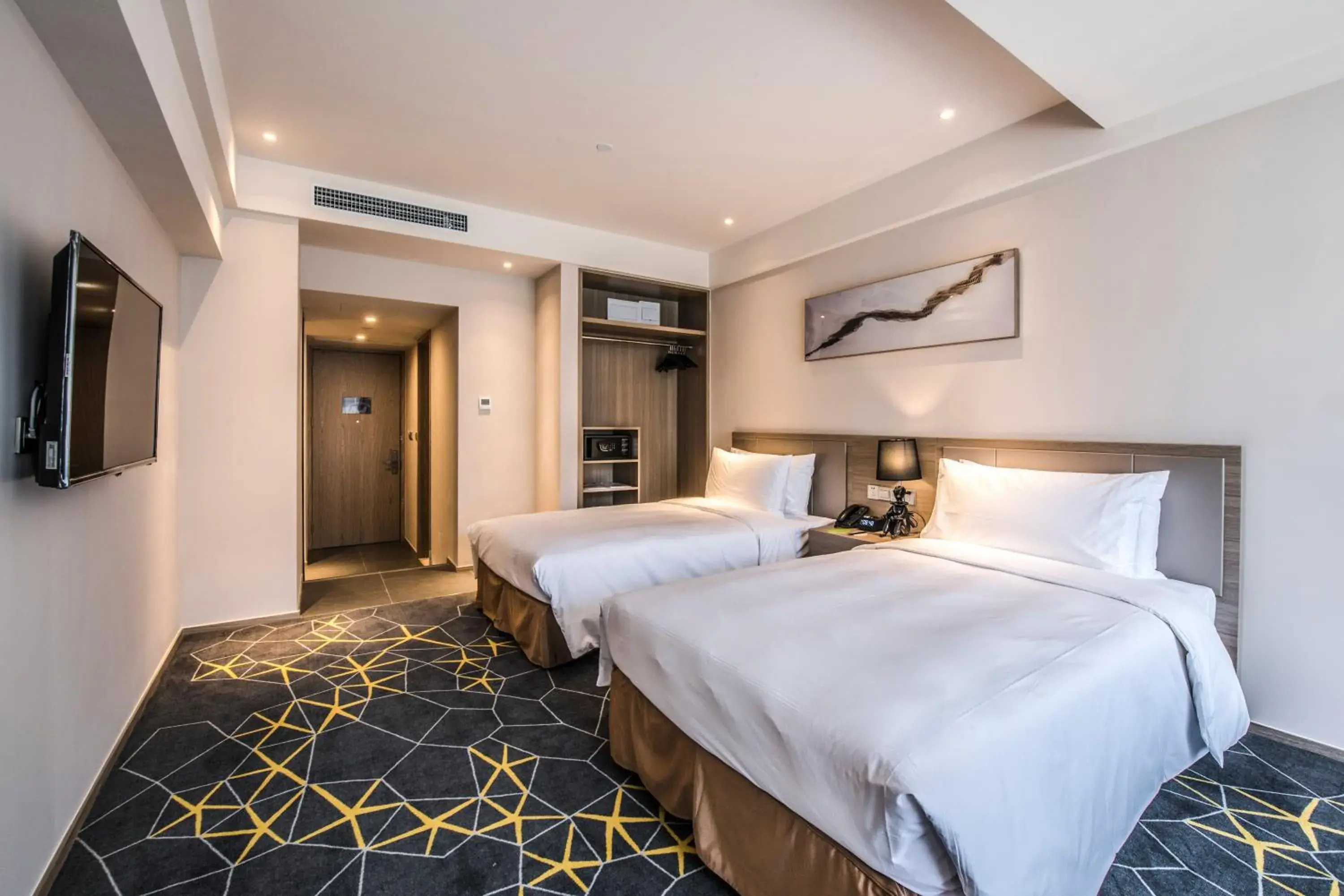 Standard Twin Room in Q-Box Hotel Shanghai Sanjiagang -Offer Pudong International Airport and Disney shuttle Standard Twin Room in Q-Box Hotel Shanghai Sanjiagang -Offer Pudong International Airport and Disney shuttle