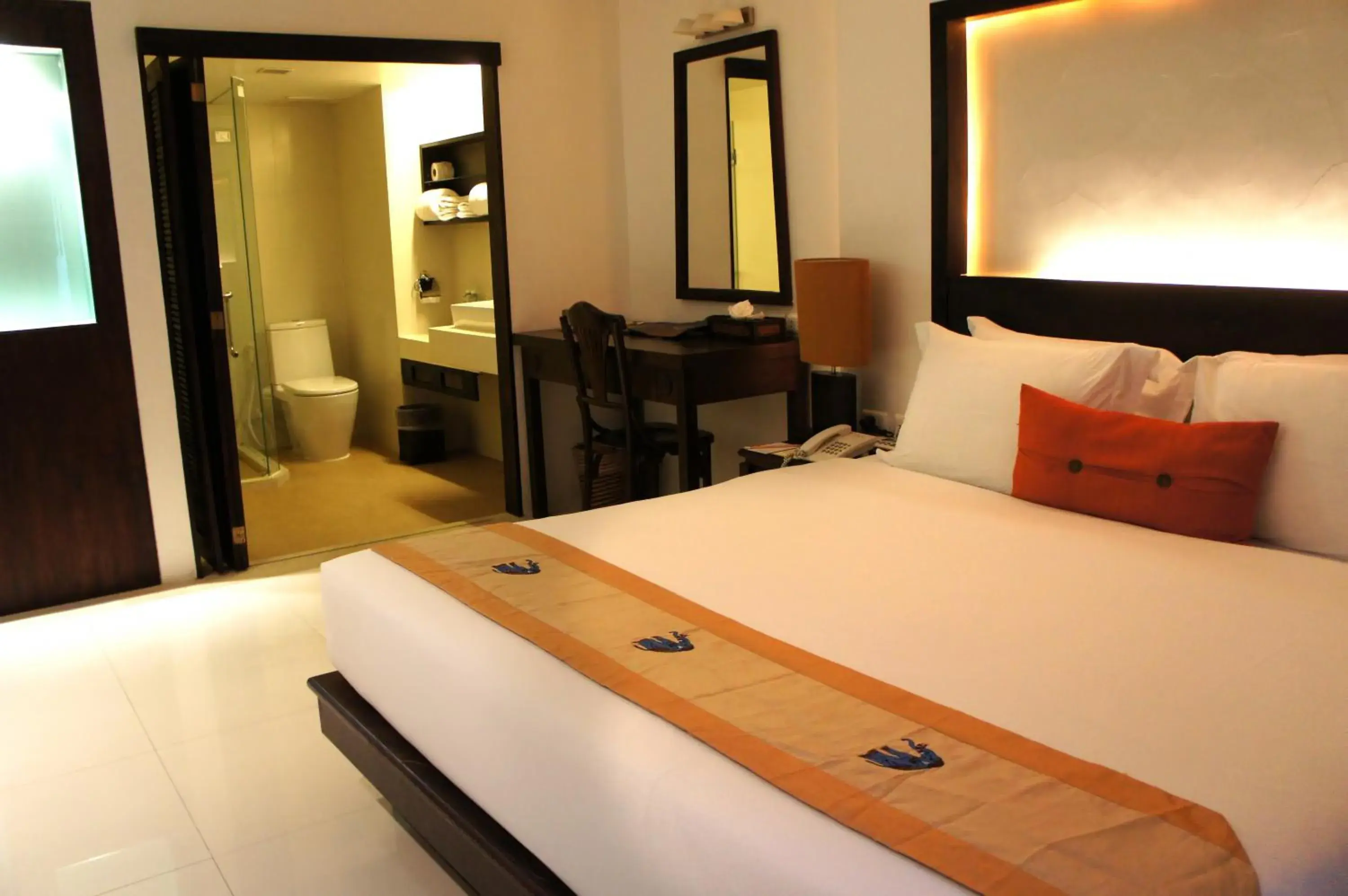 Safari Deluxe Double or Twin Room in Safari Beach Hotel Patong Safari Deluxe Double or Twin Room in Safari Beach Hotel Patong