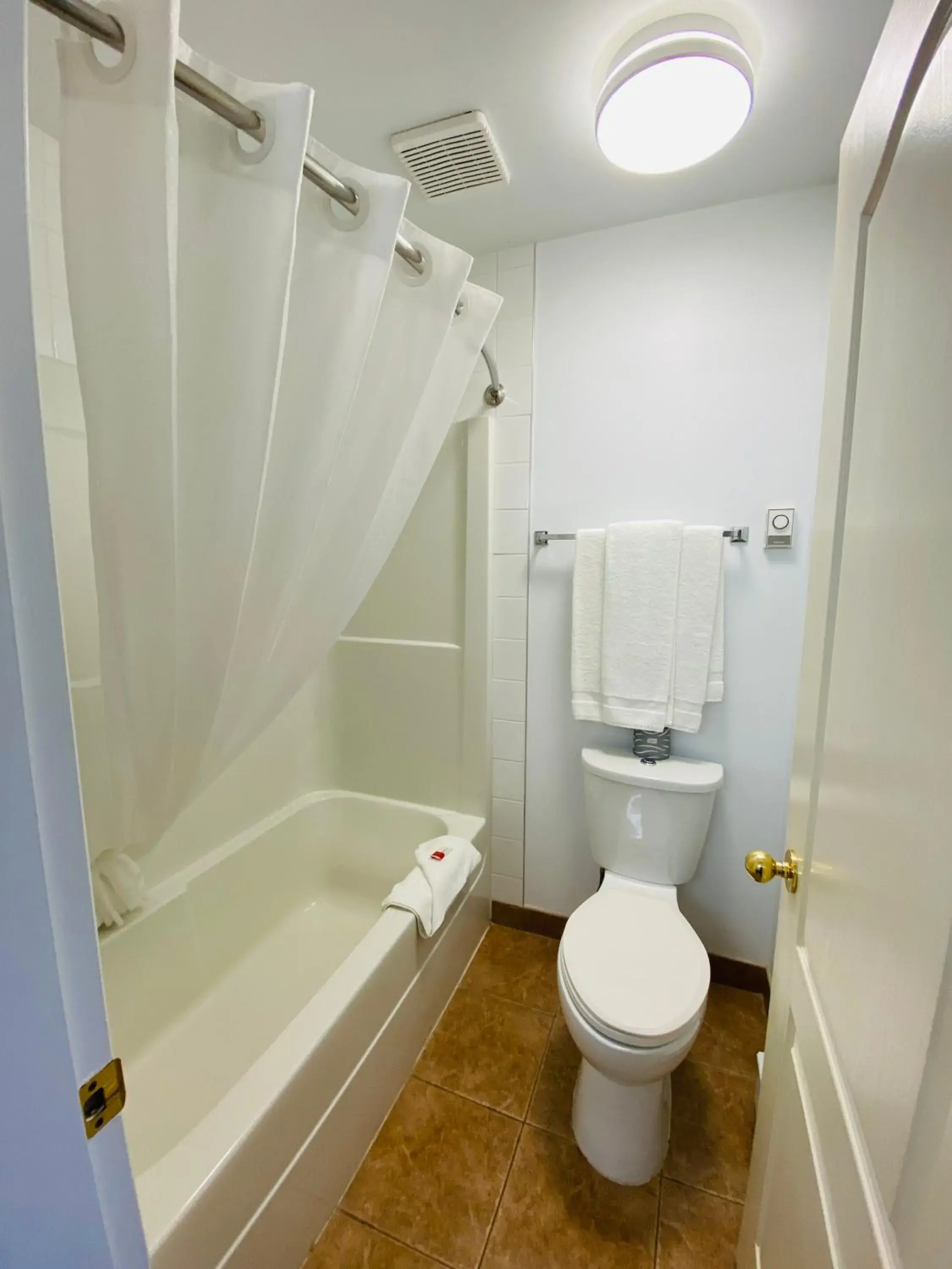 Queen Room with Two Queen Beds - Non-Smoking in Super 8 by Wyndham 100 Mile House Queen Room with Two Queen Beds - Non-Smoking in Super 8 by Wyndham 100 Mile House