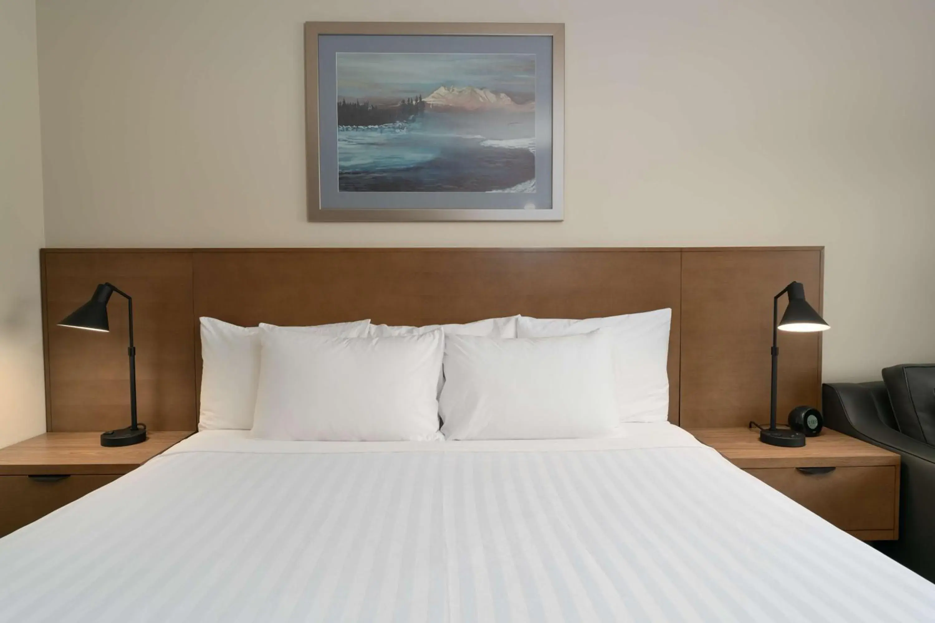 Queen Room with with Kitchenette and Work Desk - Non-Smoking in Prestige Hudson Bay Lodge & Conference Centre, WorldHotels Crafted Collection Queen Room with with Kitchenette and Work Desk - Non-Smoking in Prestige Hudson Bay Lodge & Conference Centre, WorldHotels Crafted Collection