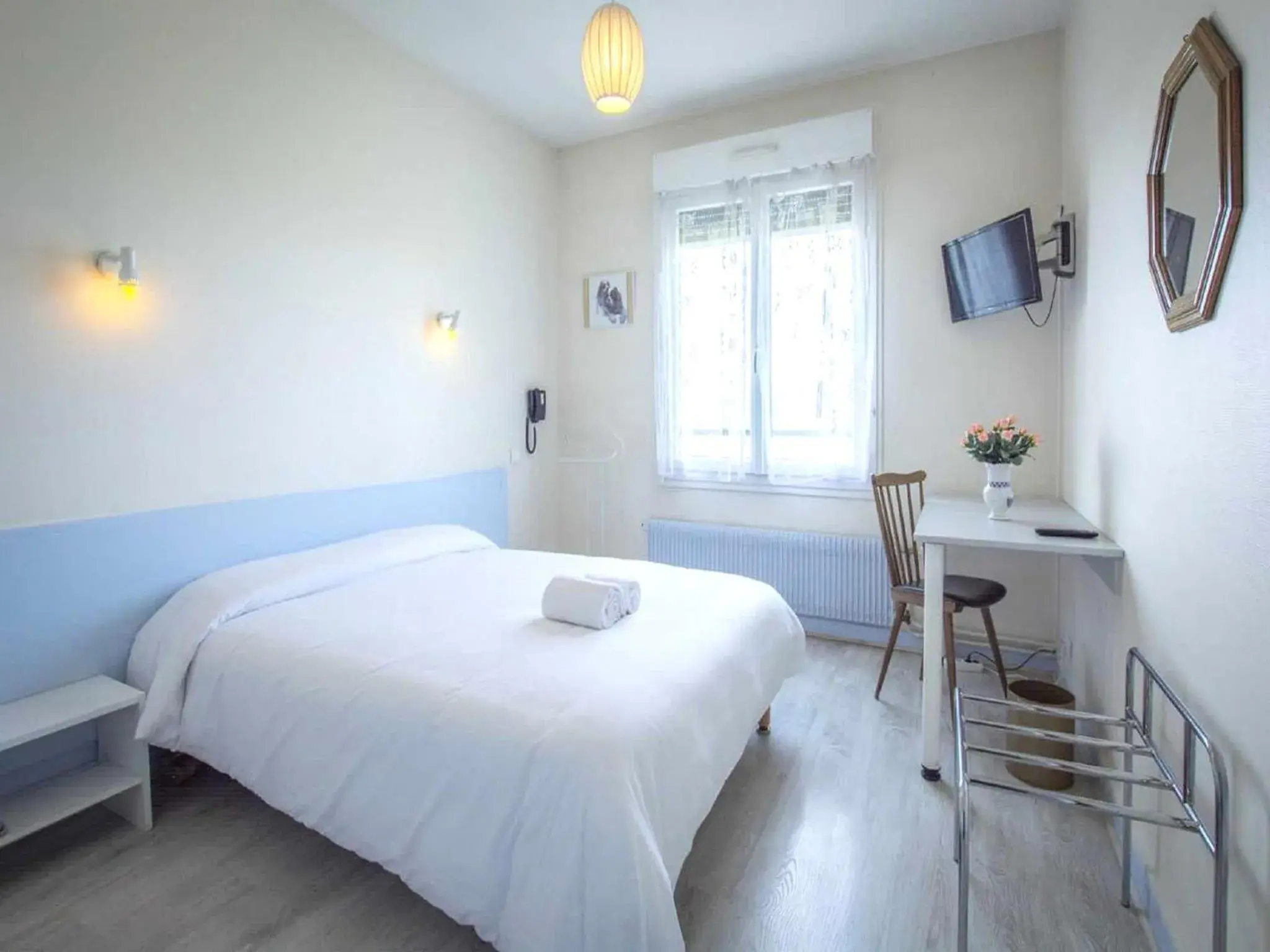 Classic Twin Room in Le Relais de la route bleue Classic Twin Room in Le Relais de la route bleue