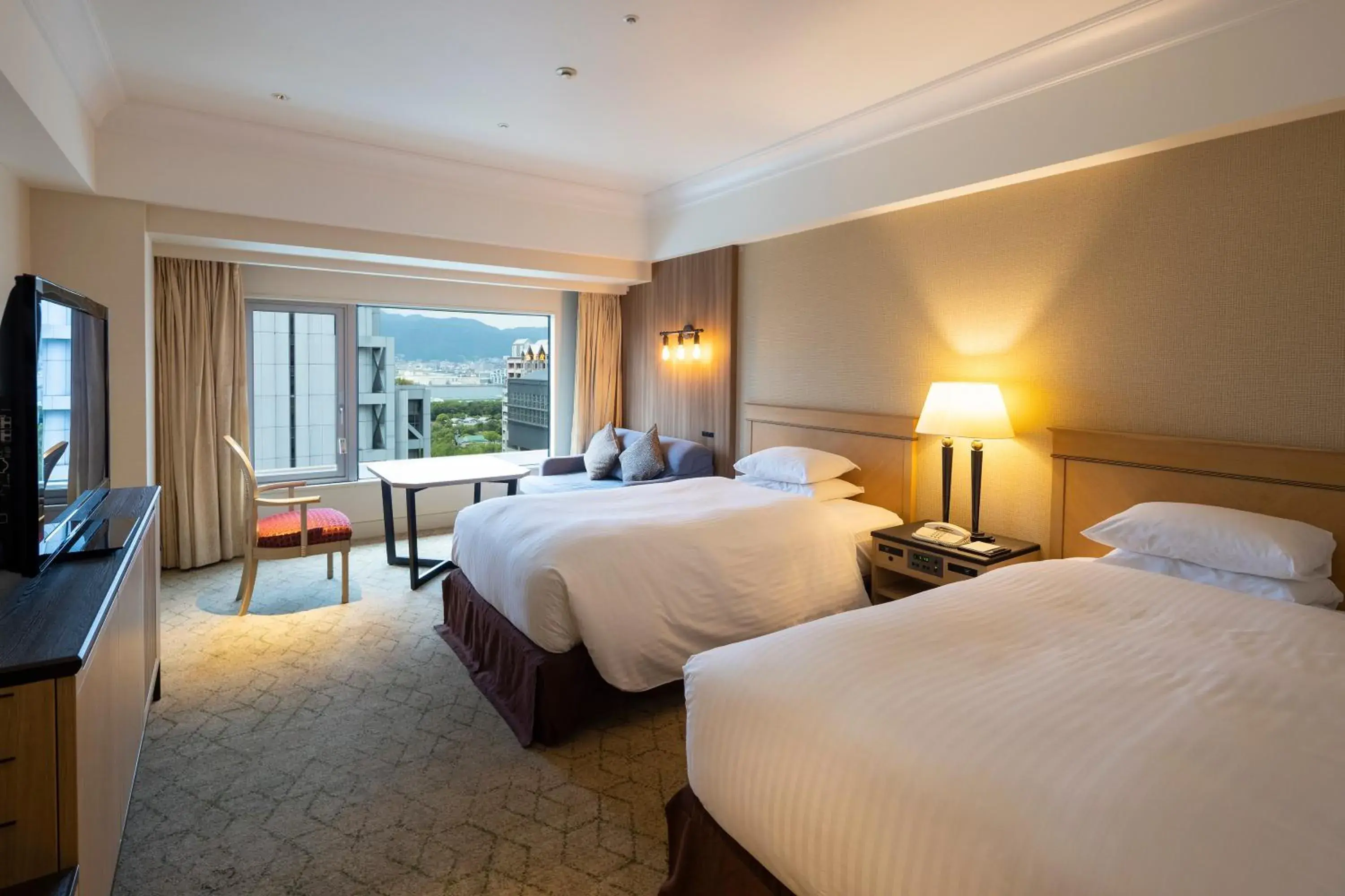 Deluxe Twin Room - Smoking in Kobe Bay Sheraton Hotel & Towers Deluxe Twin Room - Smoking in Kobe Bay Sheraton Hotel & Towers