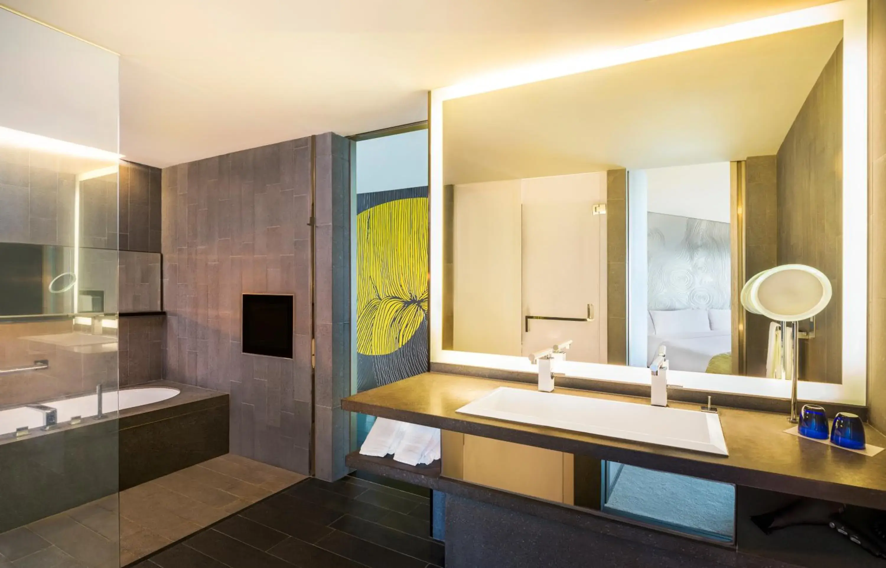 Fantastic King Suite with Oceanfront View in W Hong Kong Fantastic King Suite with Oceanfront View in W Hong Kong