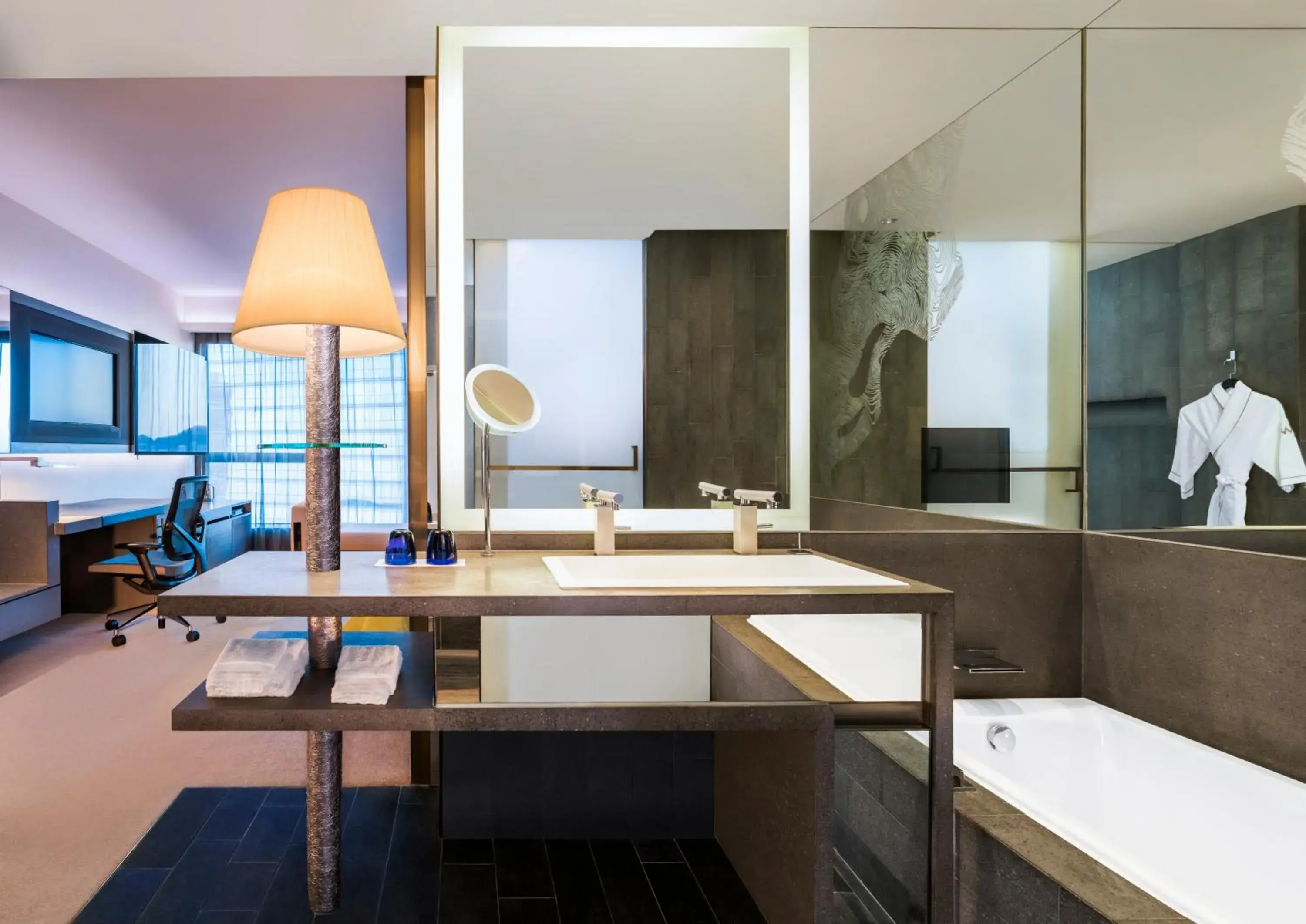 Spectacular King Room with Partial Harbor View in W Hong Kong Spectacular King Room with Partial Harbor View in W Hong Kong