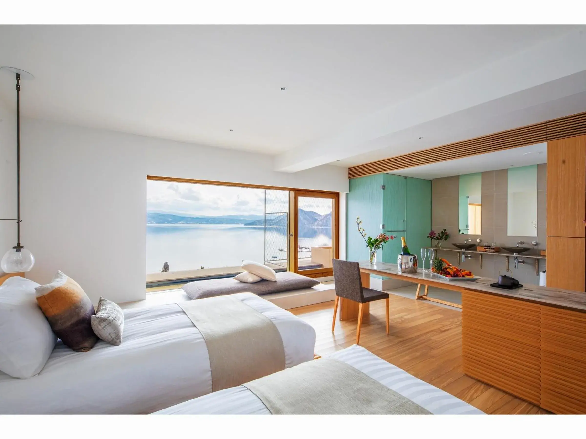 Twin Room with Lake View in WE Hotel Toya Twin Room with Lake View in WE Hotel Toya