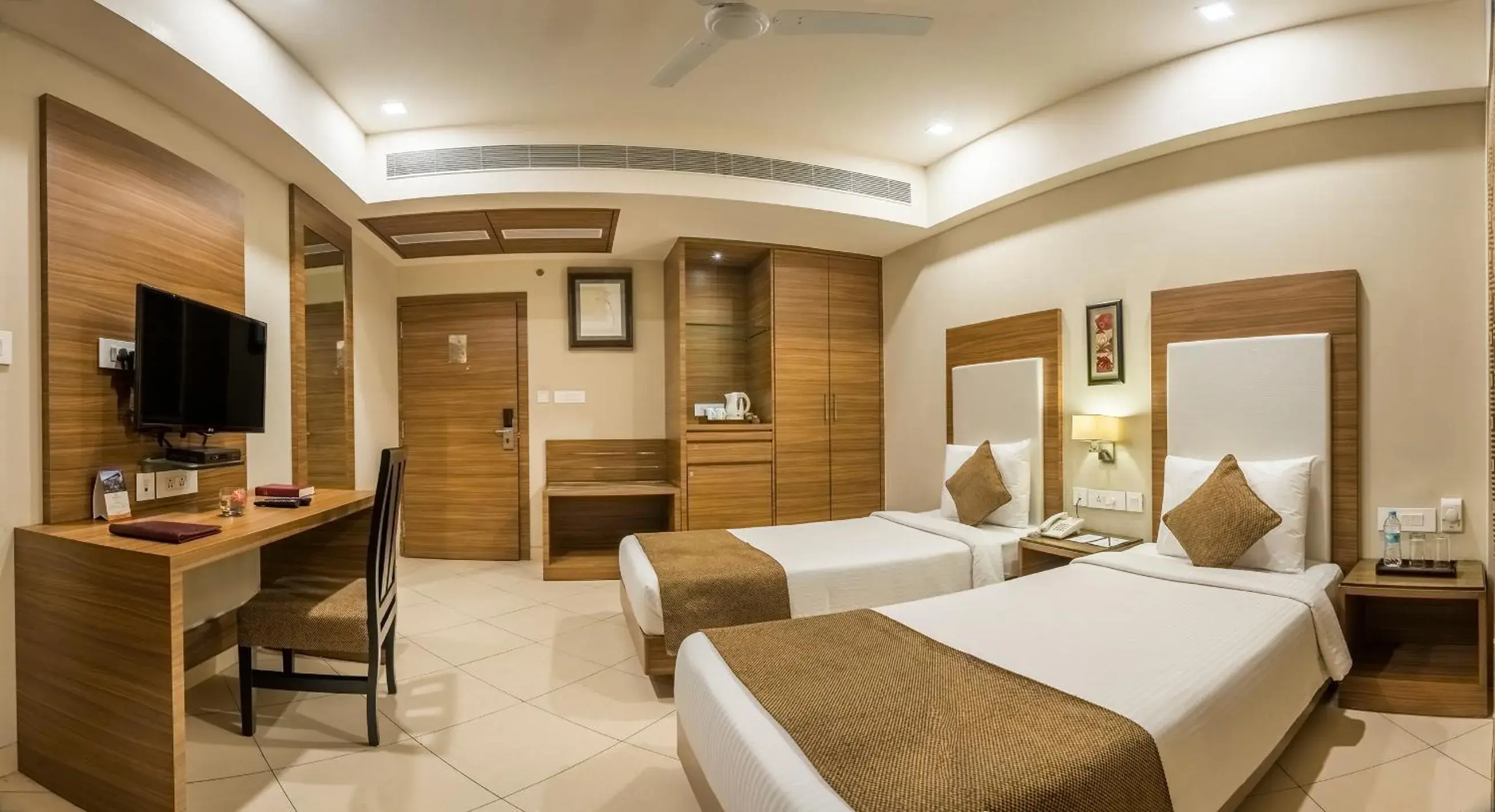 Deluxe Double or Twin Room in Peerless Hotel Durgapur Deluxe Double or Twin Room in Peerless Hotel Durgapur