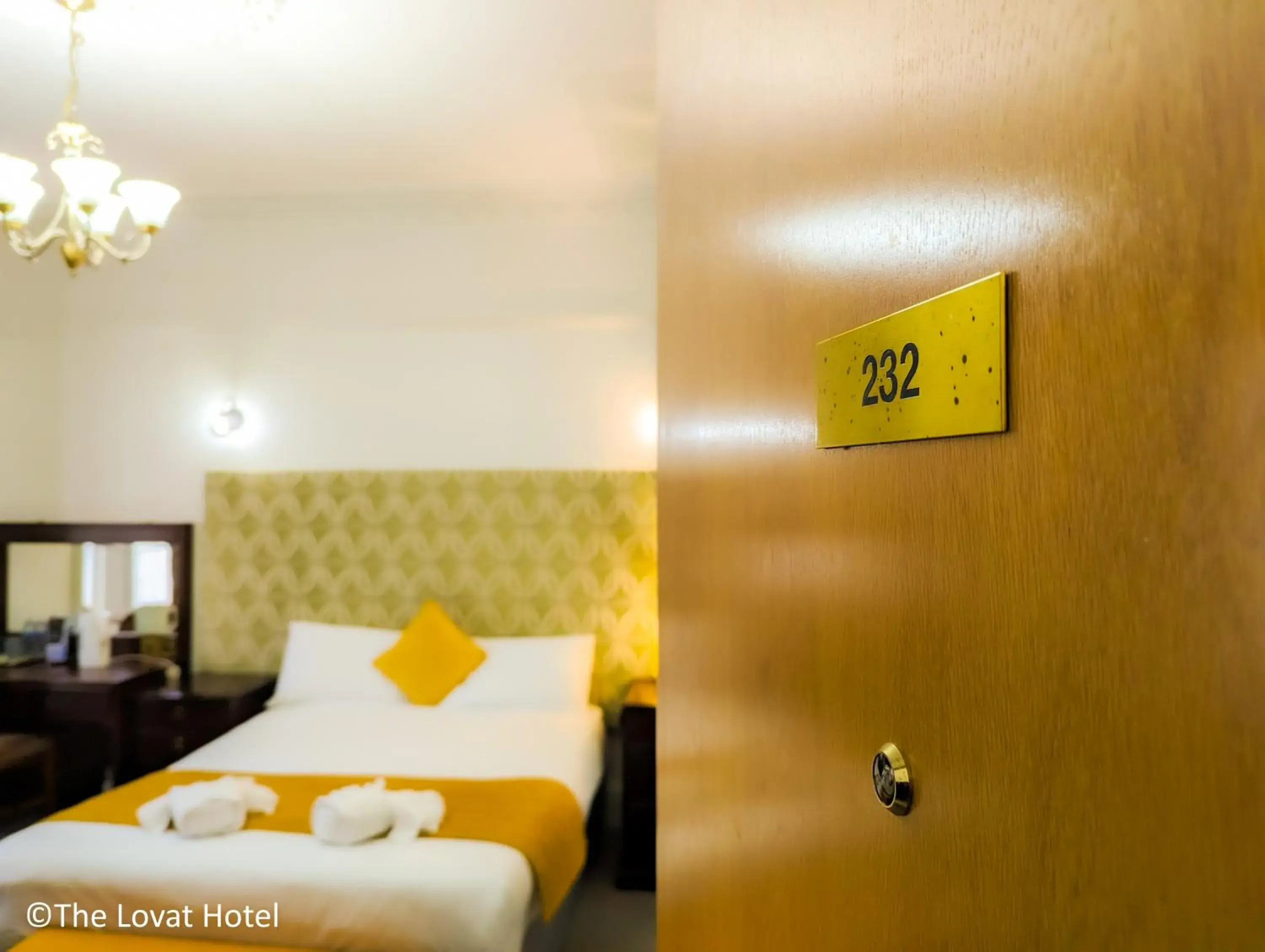 King Room with Roll-In Shower - Disability Access in Lovat Hotel King Room with Roll-In Shower - Disability Access in Lovat Hotel