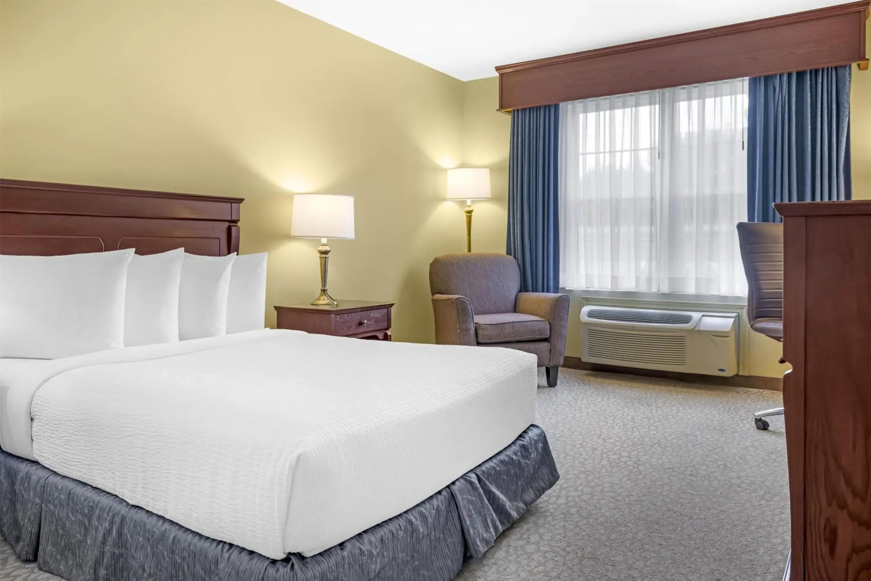 Double Room with Roll-In Shower - Disability Access/Non-Smoking in Best Western Plus Grand-Sault Hotel & Suites Double Room with Roll-In Shower - Disability Access/Non-Smoking in Best Western Plus Grand-Sault Hotel & Suites