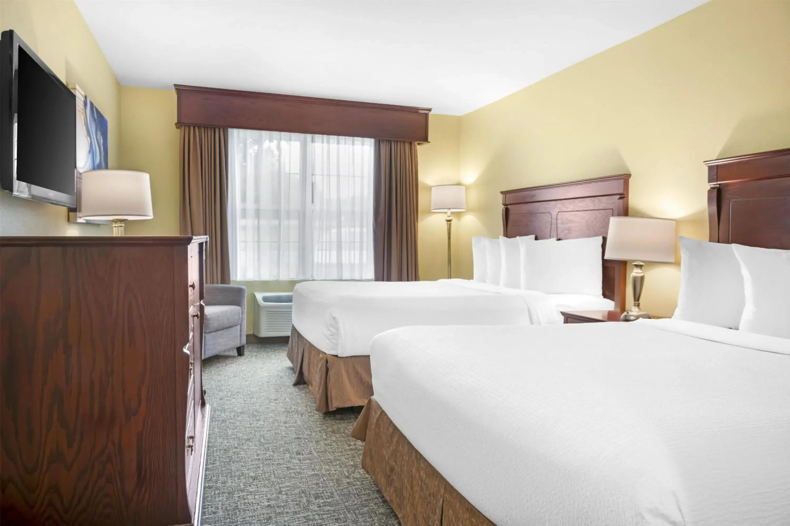 Executive Queen Room with Two Queen Beds - Non-Smoking in Best Western Plus Grand-Sault Hotel & Suites Executive Queen Room with Two Queen Beds - Non-Smoking in Best Western Plus Grand-Sault Hotel & Suites