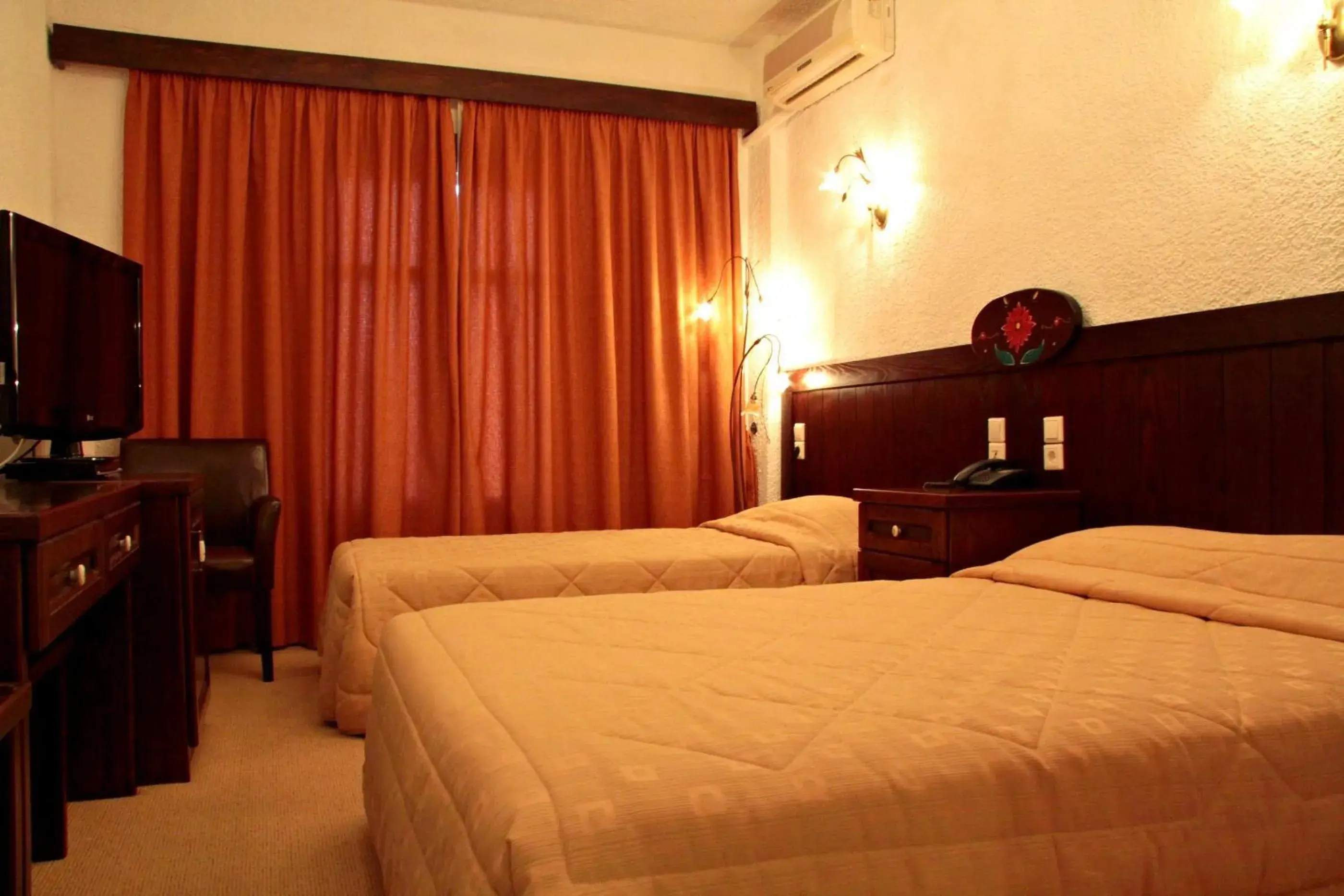 Triple Room with Mountain View in Hotel Taxiarches Triple Room with Mountain View in Hotel Taxiarches