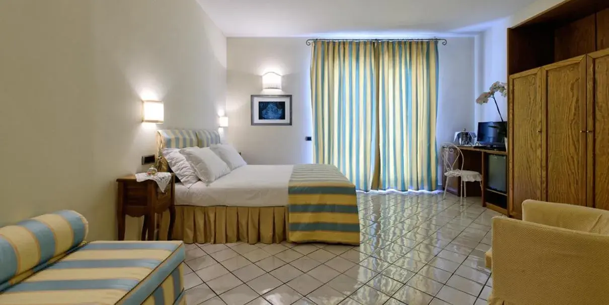 Quadruple Room with Sea View - single occupancy in Villa Poseidon -Boutique Hotel- Quadruple Room with Sea View - single occupancy in Villa Poseidon -Boutique Hotel-
