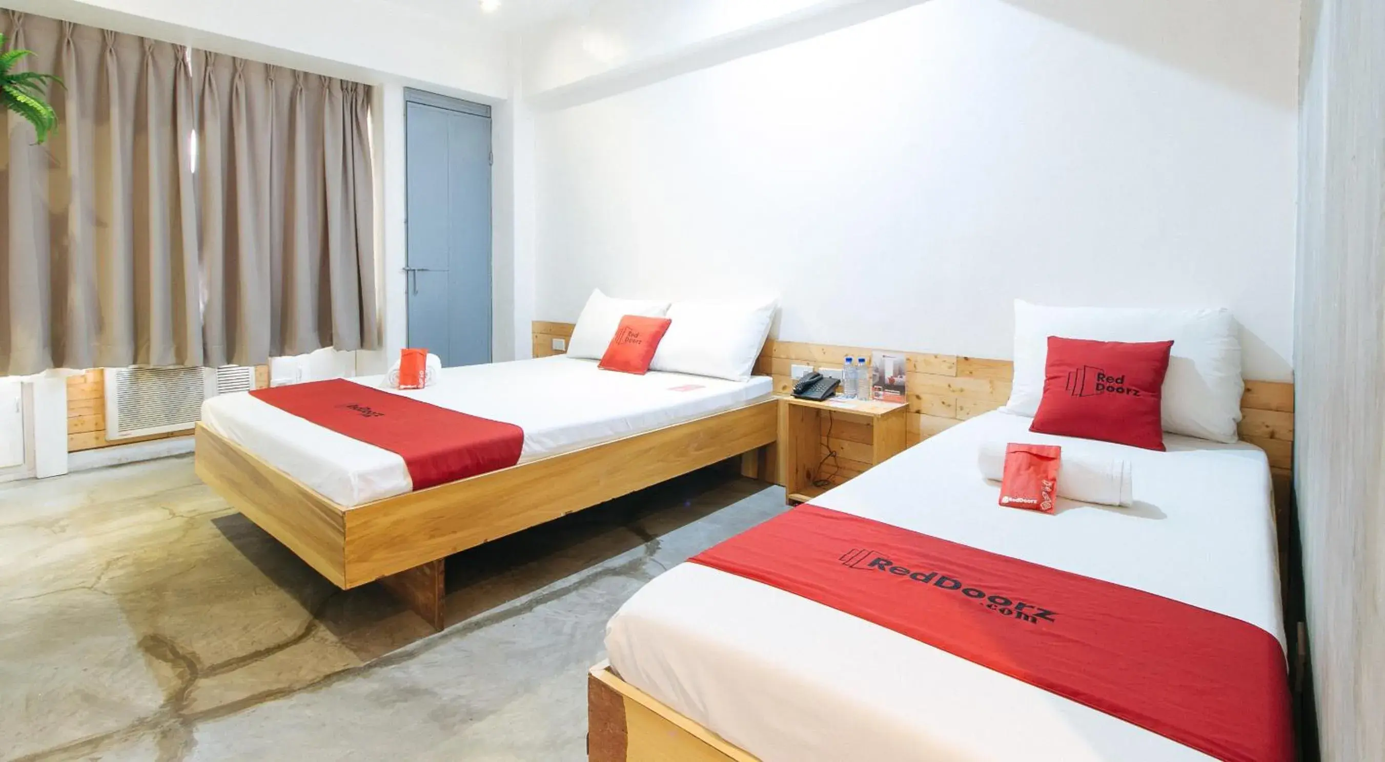 Deluxe Room in RedDoorz Plus at Boni Avenue Mandaluyong Deluxe Room in RedDoorz Plus at Boni Avenue Mandaluyong