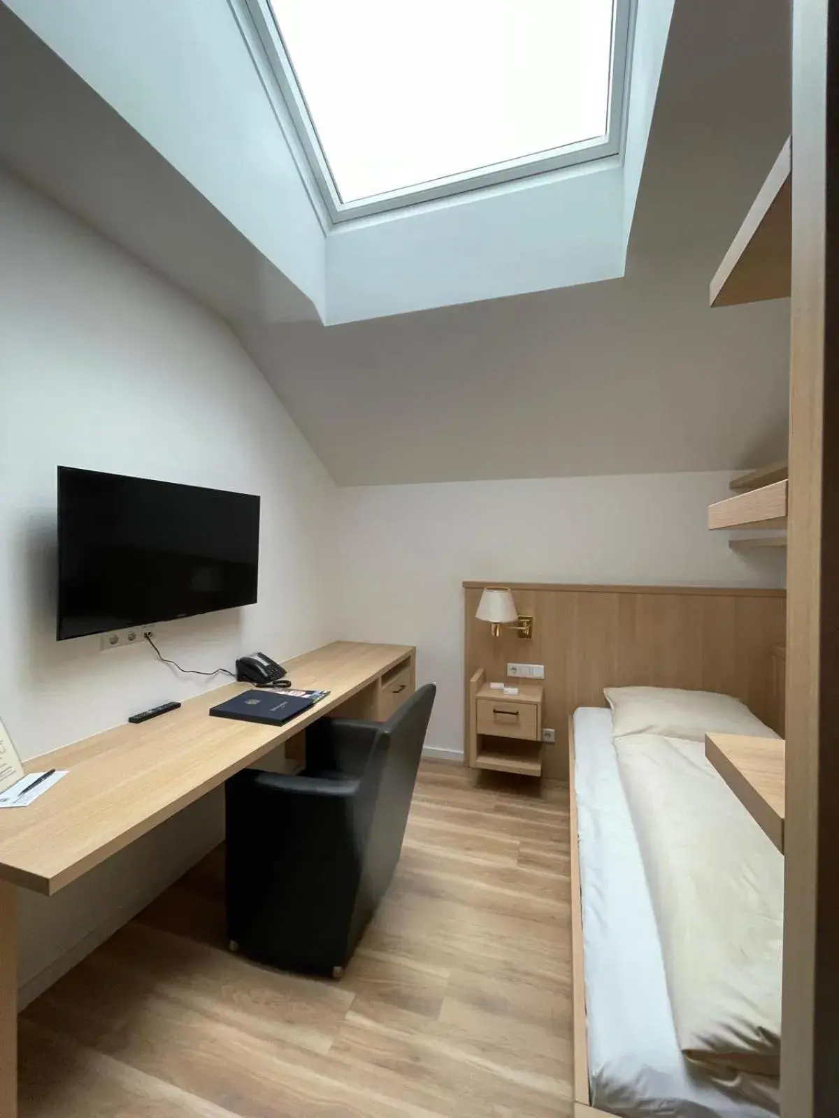 Budget Single Room - single occupancy - mansard in Hotel Friesacher Budget Single Room - single occupancy - mansard in Hotel Friesacher