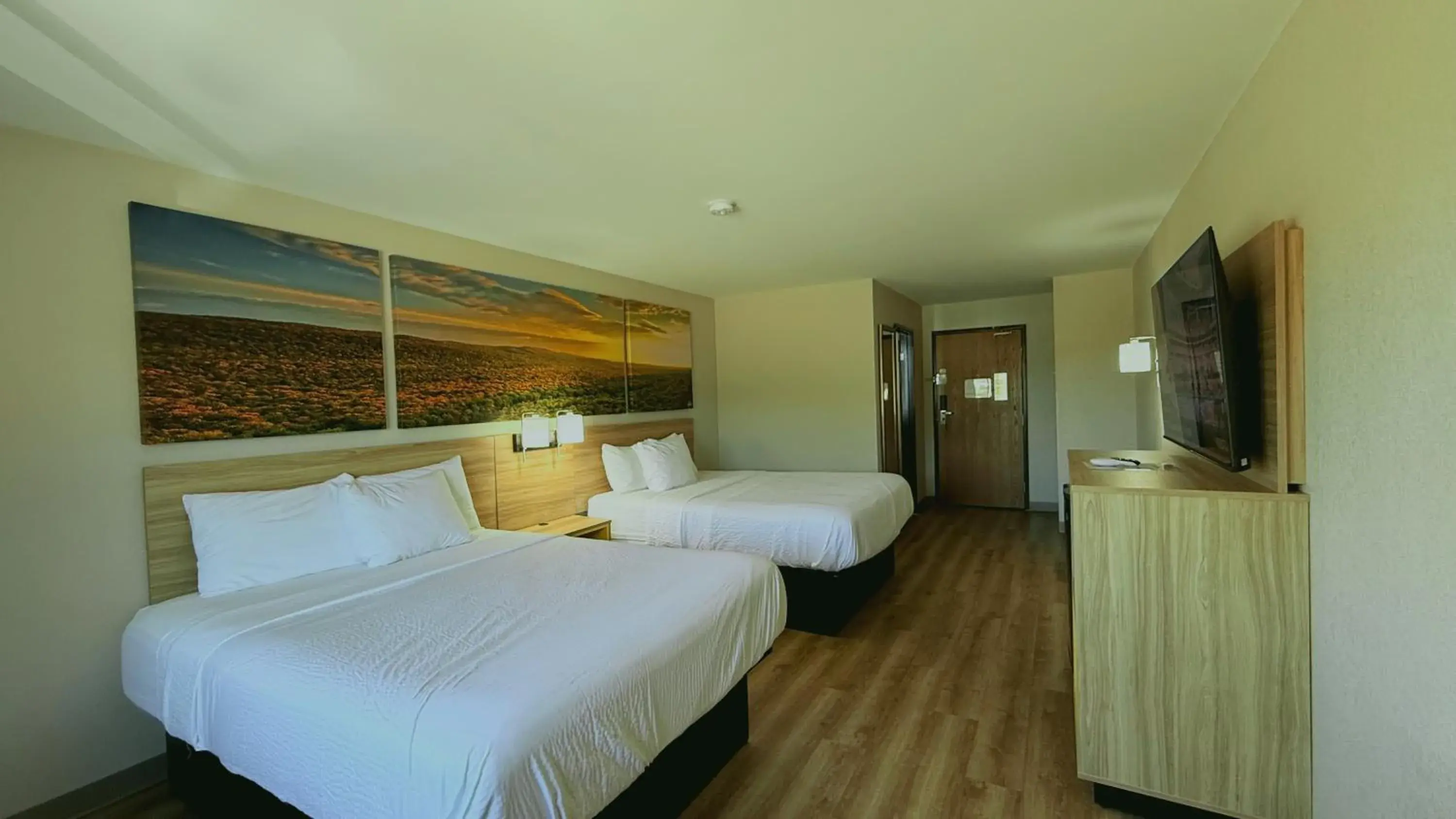 Queen Room with Two Queen Beds - Non-Smoking in Days Inn by Wyndham Mankato Queen Room with Two Queen Beds - Non-Smoking in Days Inn by Wyndham Mankato