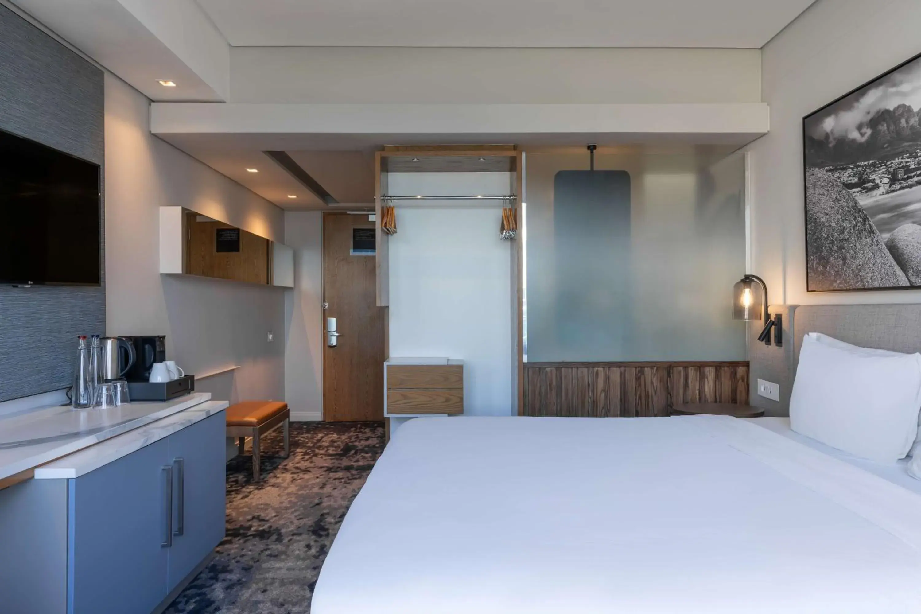 Premium Room with Mountain View - High Floor in Radisson Hotel Cape Town Foreshore Premium Room with Mountain View - High Floor in Radisson Hotel Cape Town Foreshore