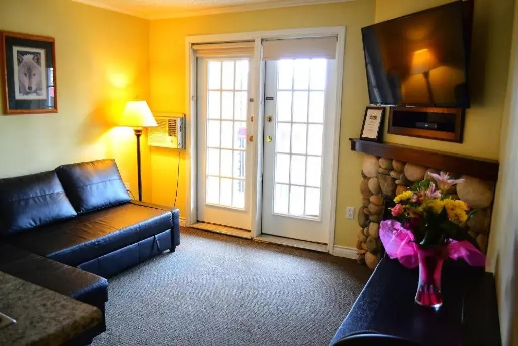 Deluxe Junior Suite, Second Floor (Pet-Friendly) in Radium Chalet Deluxe Junior Suite, Second Floor (Pet-Friendly) in Radium Chalet