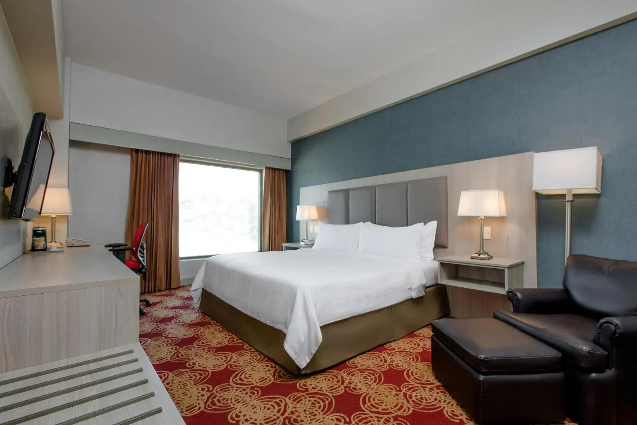 Standard King Room - single occupancy - Top Floor in Holiday Inn Convention Center by IHG Standard King Room - single occupancy - Top Floor in Holiday Inn Convention Center by IHG