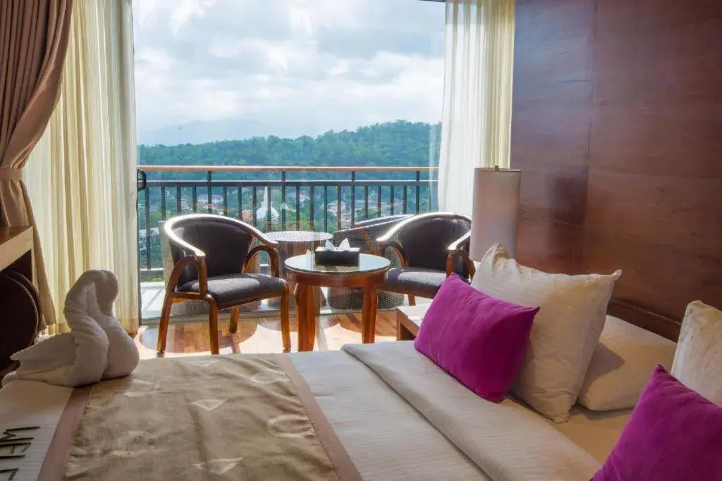 Deluxe Double Room with Balcony in Swiss Residence Kandy Deluxe Double Room with Balcony in Swiss Residence Kandy