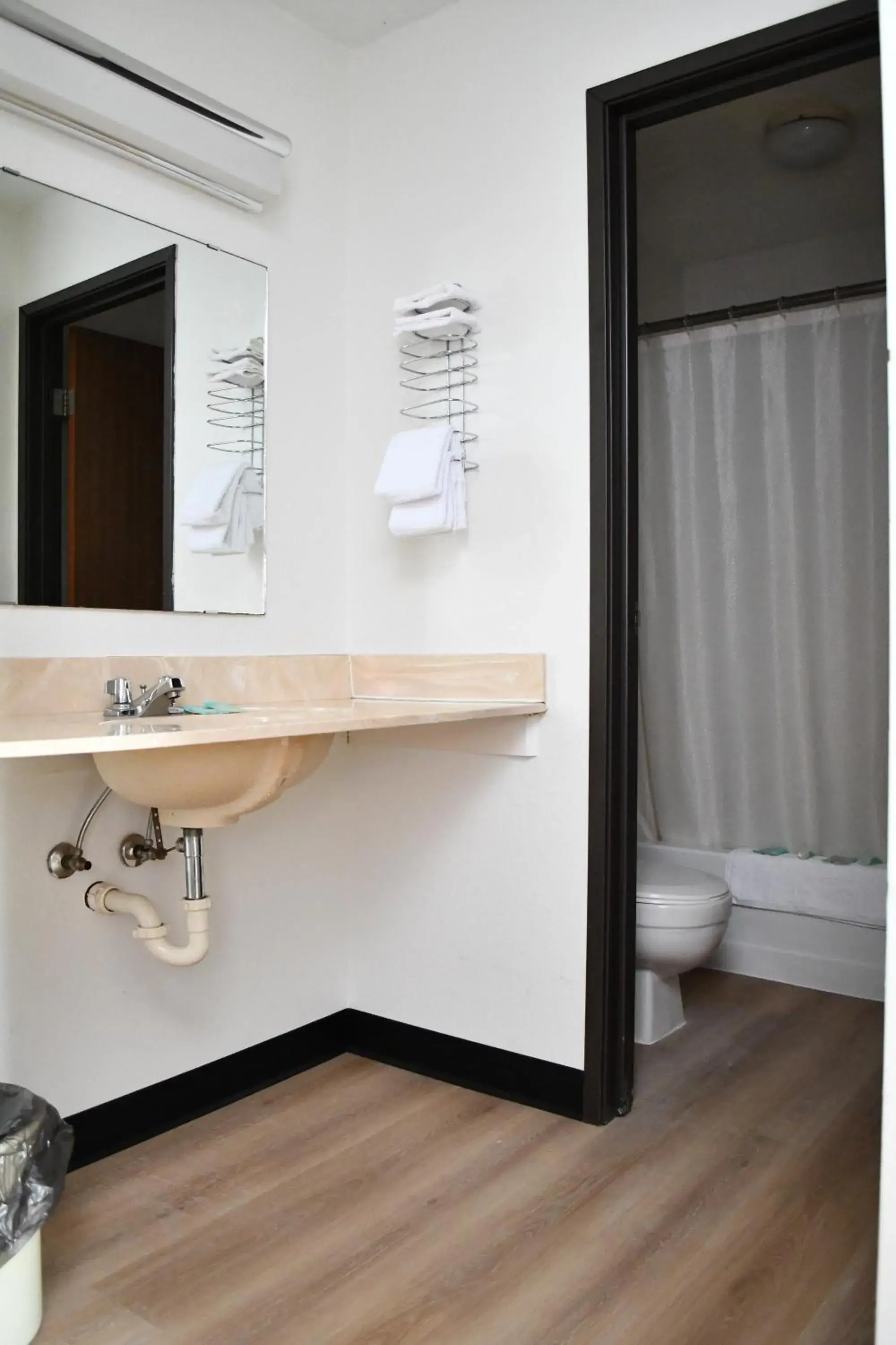 Queen Room with Two Queen Beds in American Motel Waseca Queen Room with Two Queen Beds in American Motel Waseca