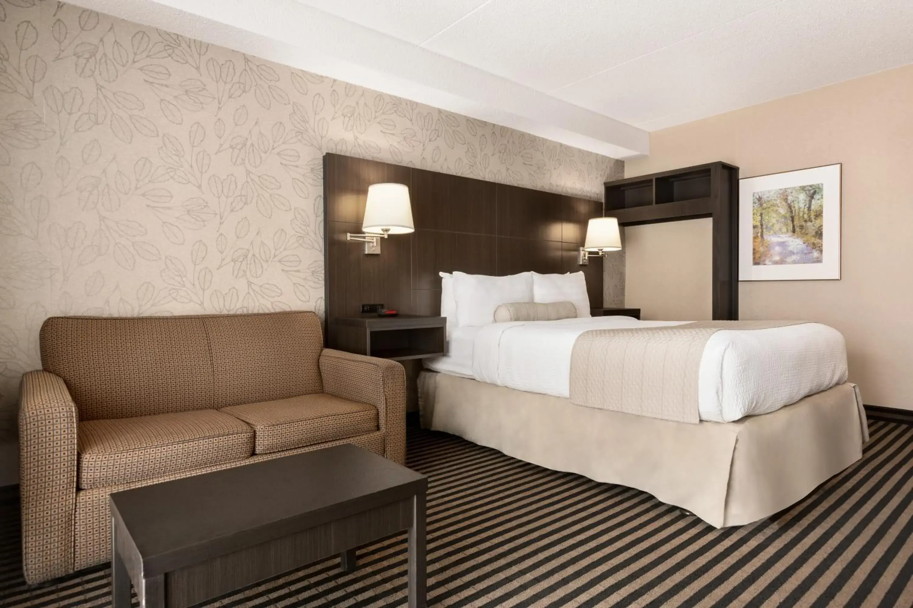 Deluxe Queen Room Non-Smoking Upper Floor in Days Inn by Wyndham Miramichi NB Deluxe Queen Room Non-Smoking Upper Floor in Days Inn by Wyndham Miramichi NB