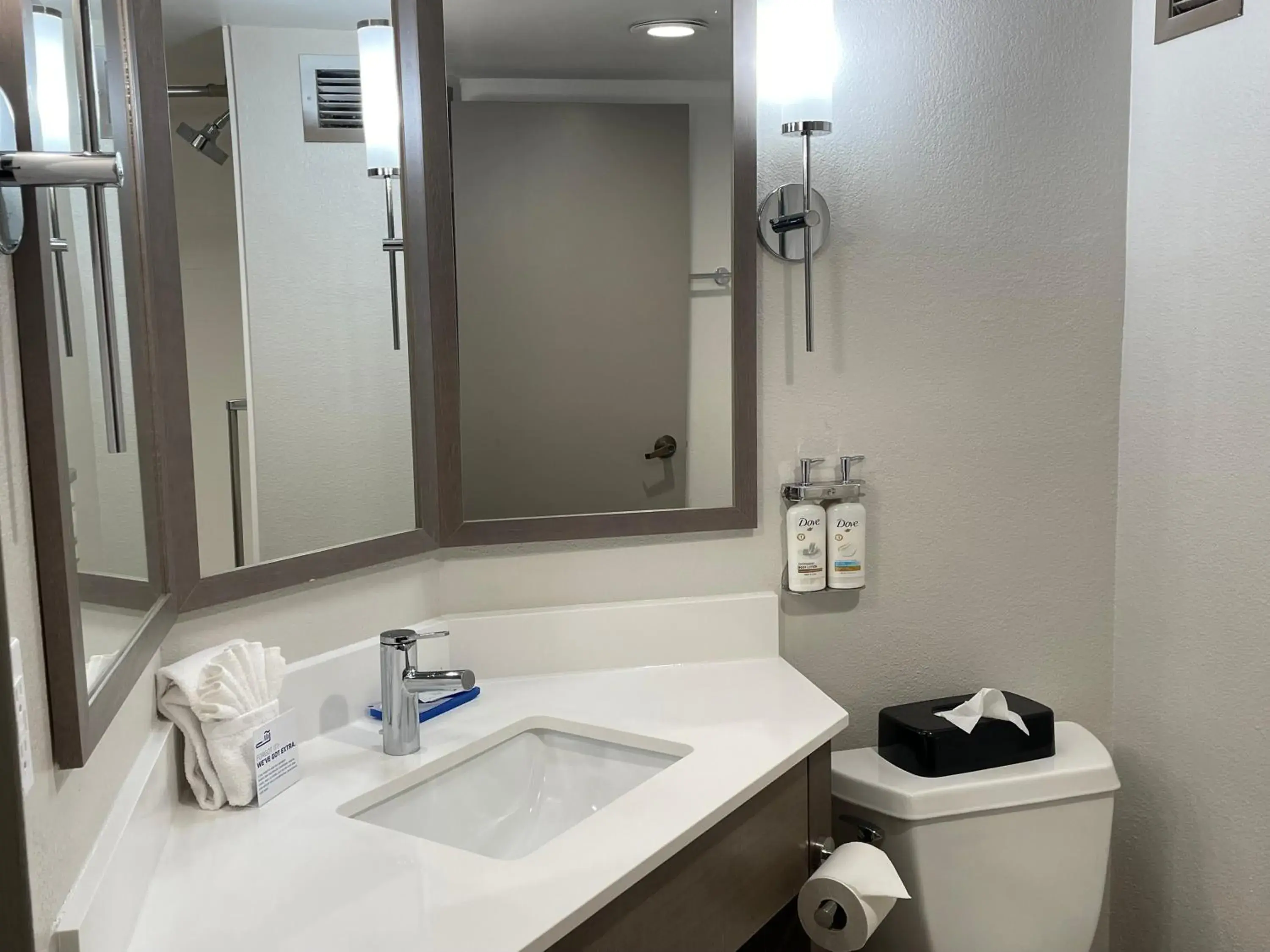 Standard Room in Holiday Inn Express Burlington by IHG Standard Room in Holiday Inn Express Burlington by IHG