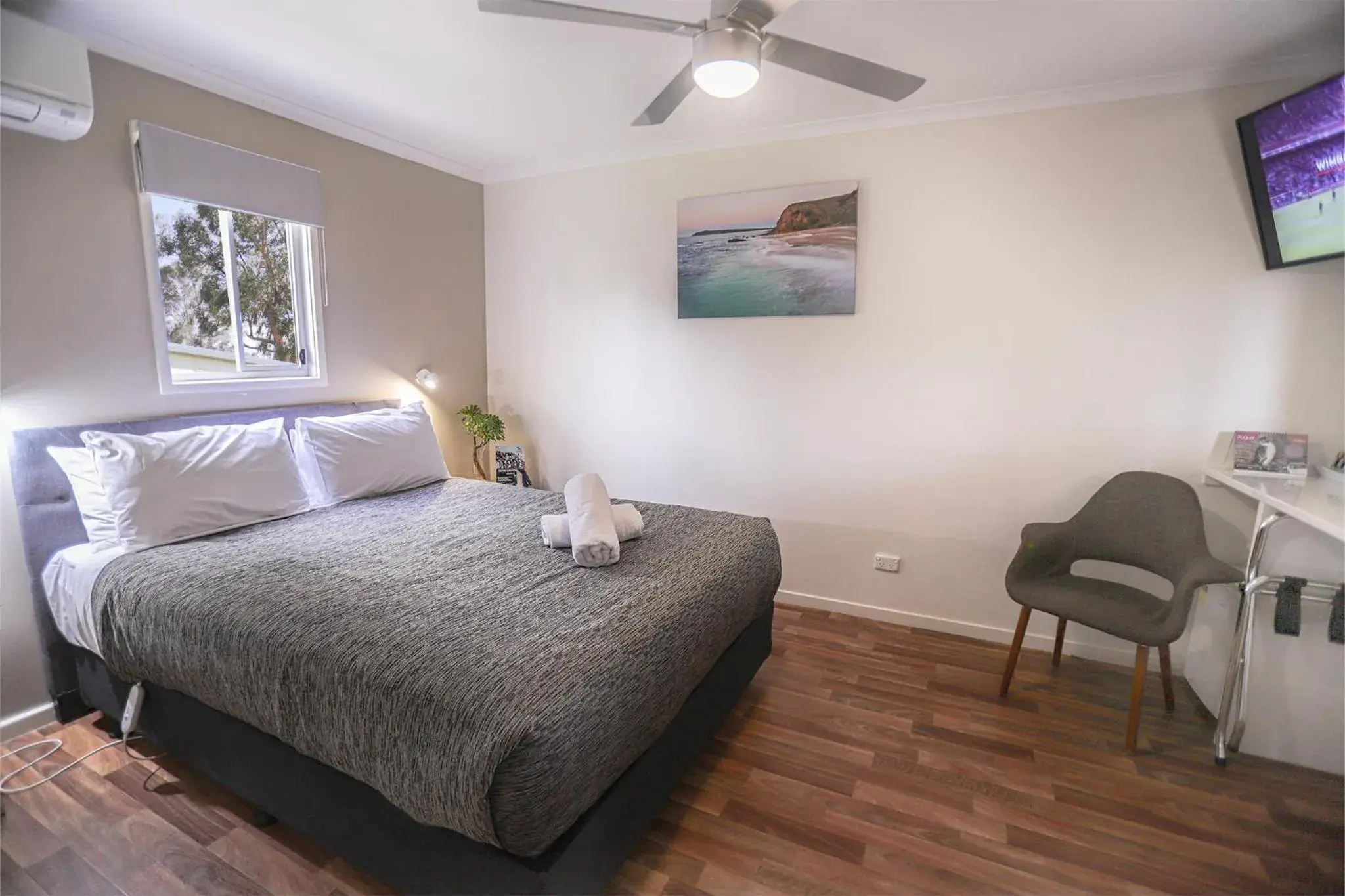 Deluxe Queen Room in Amaroo Park Deluxe Queen Room in Amaroo Park