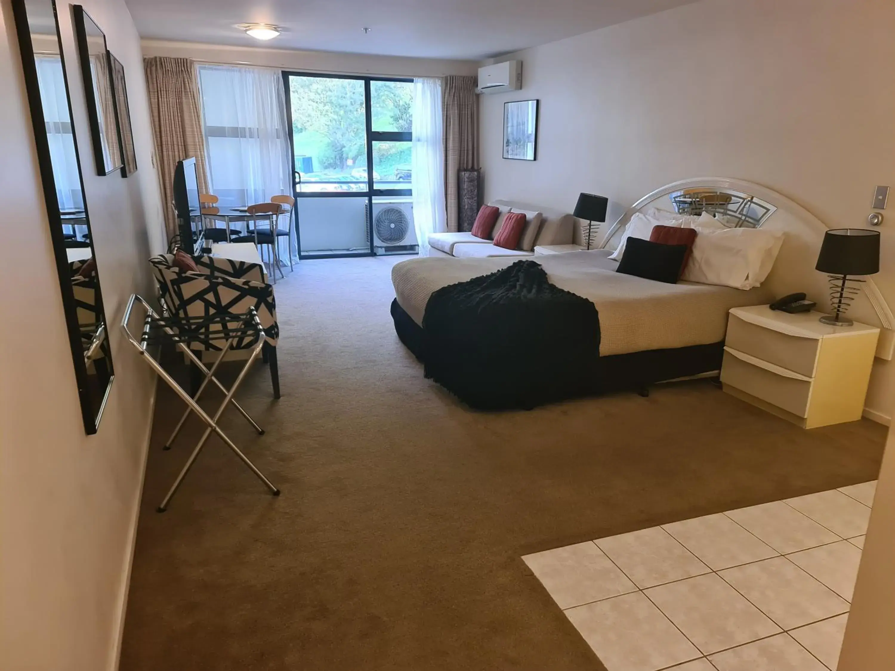 Deluxe Studio in Oceanside Resort & Twin Towers Deluxe Studio in Oceanside Resort & Twin Towers