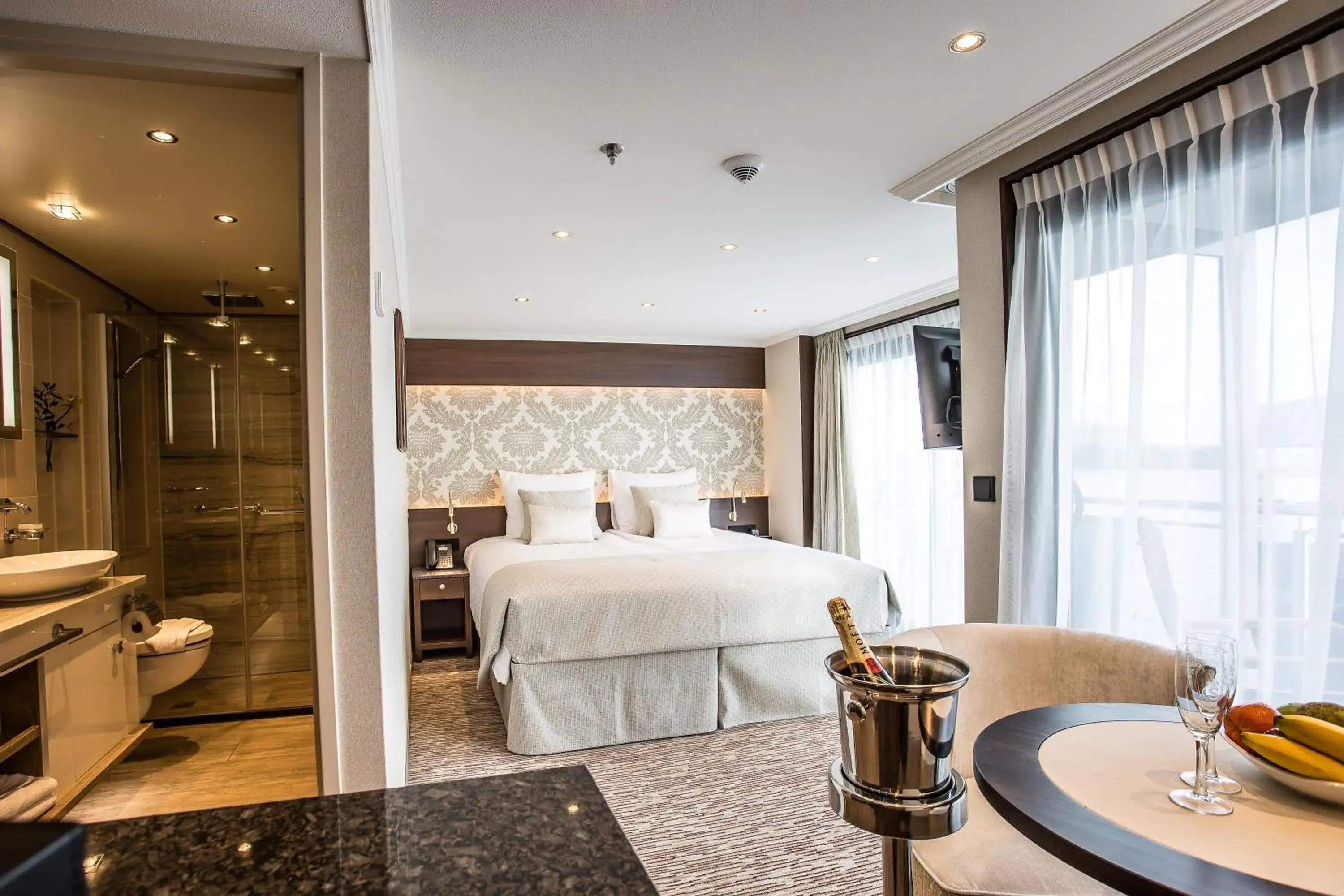 Suite with Balcony and City View in VIVA RIVERSIDE Altstadt Düsseldorf Suite with Balcony and City View in VIVA RIVERSIDE Altstadt Düsseldorf