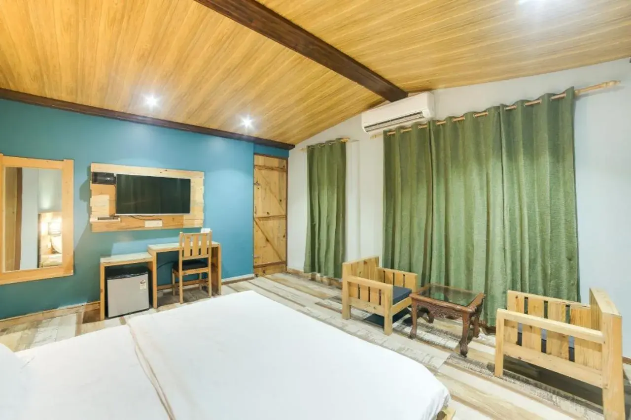 Standard King Room in Hill Top Swiss Cottage Standard King Room in Hill Top Swiss Cottage