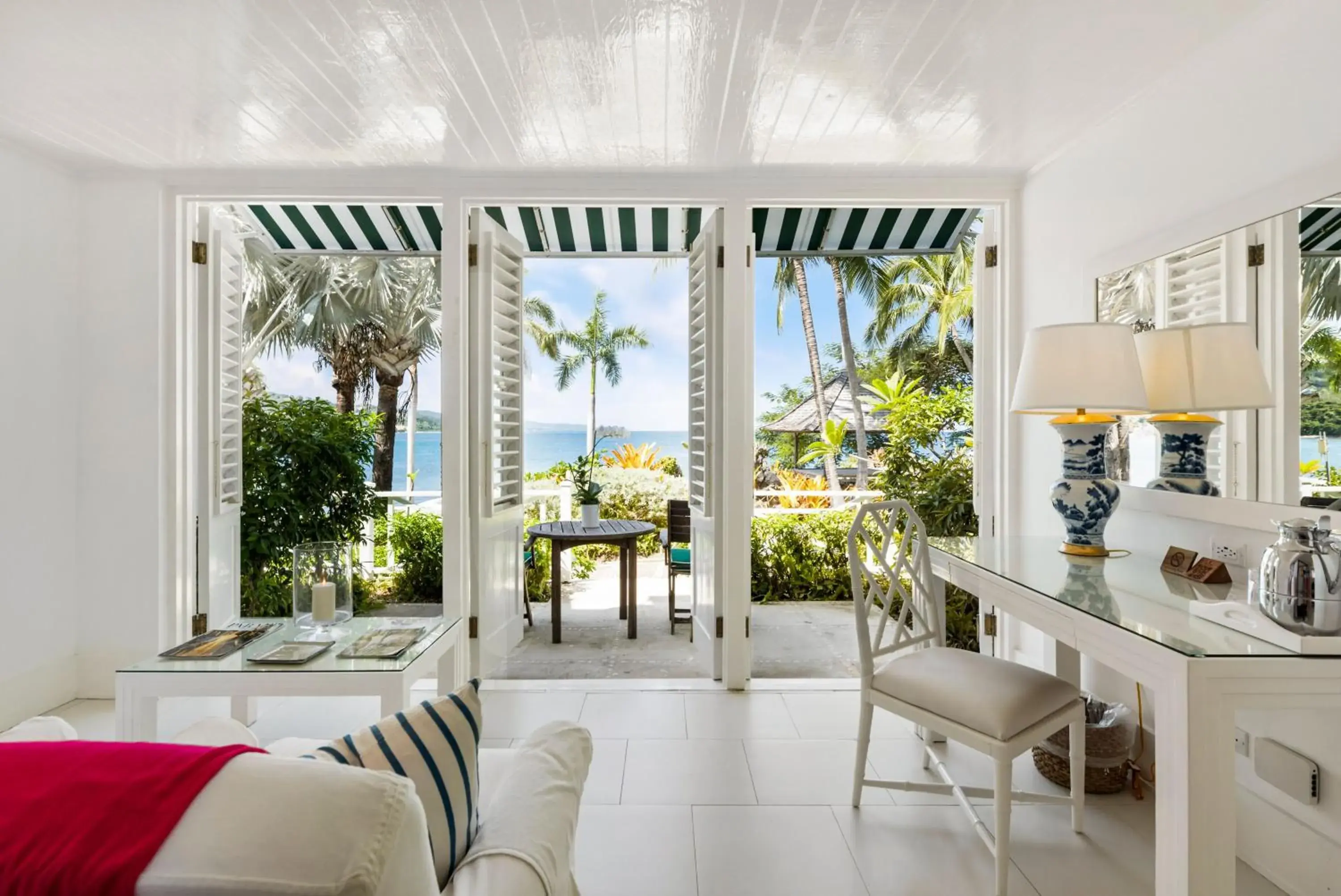 Oceanfront Balcony Double in Round Hill Hotel & Villas Oceanfront Balcony Double in Round Hill Hotel & Villas