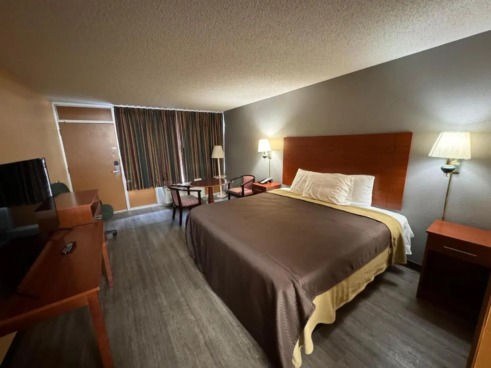 King Room - Smoking in College Inn Spartanburg King Room - Smoking in College Inn Spartanburg